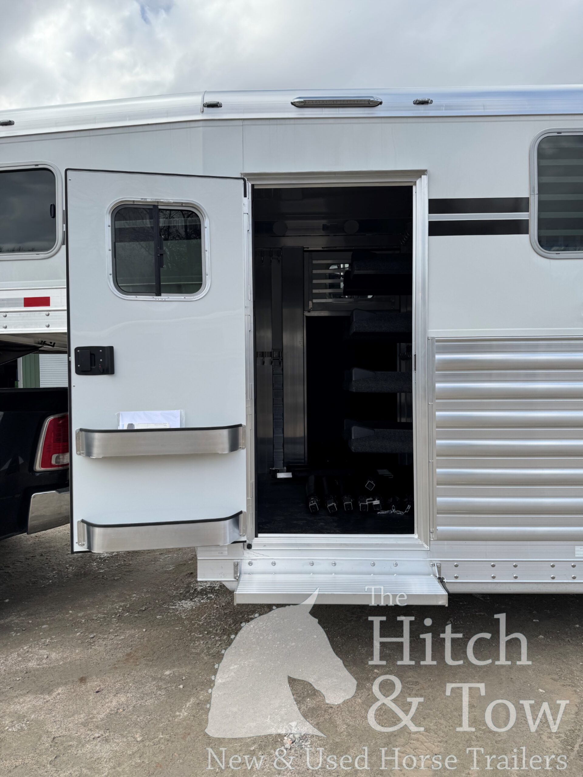 2026 4 STAR 6-8 HORSE HEAD TO HEAD W/ AIR RIDE & MANY UPGRADES $159,900