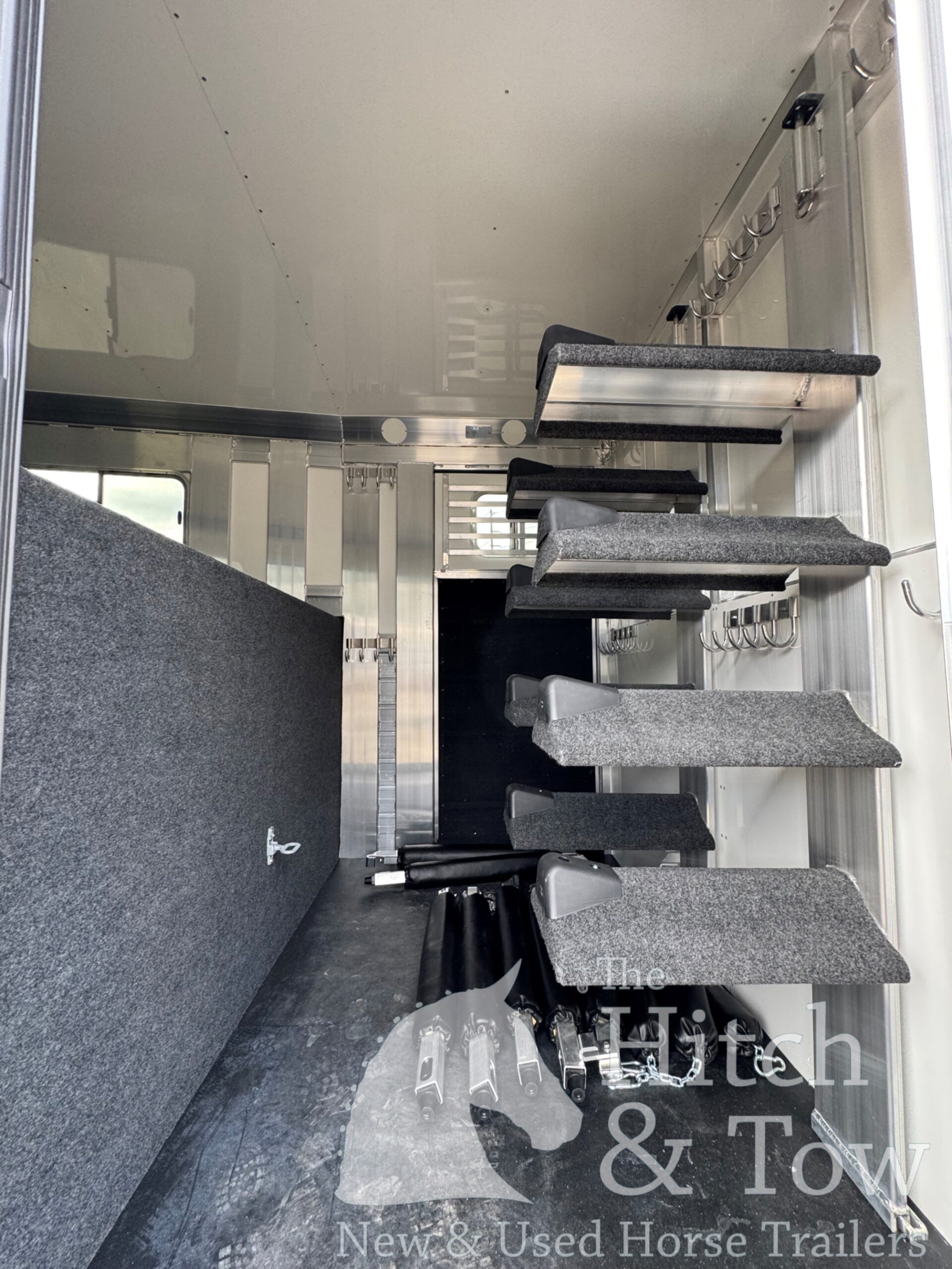 2026 4 STAR 6-8 HORSE HEAD TO HEAD W/ AIR RIDE & MANY UPGRADES $159,900