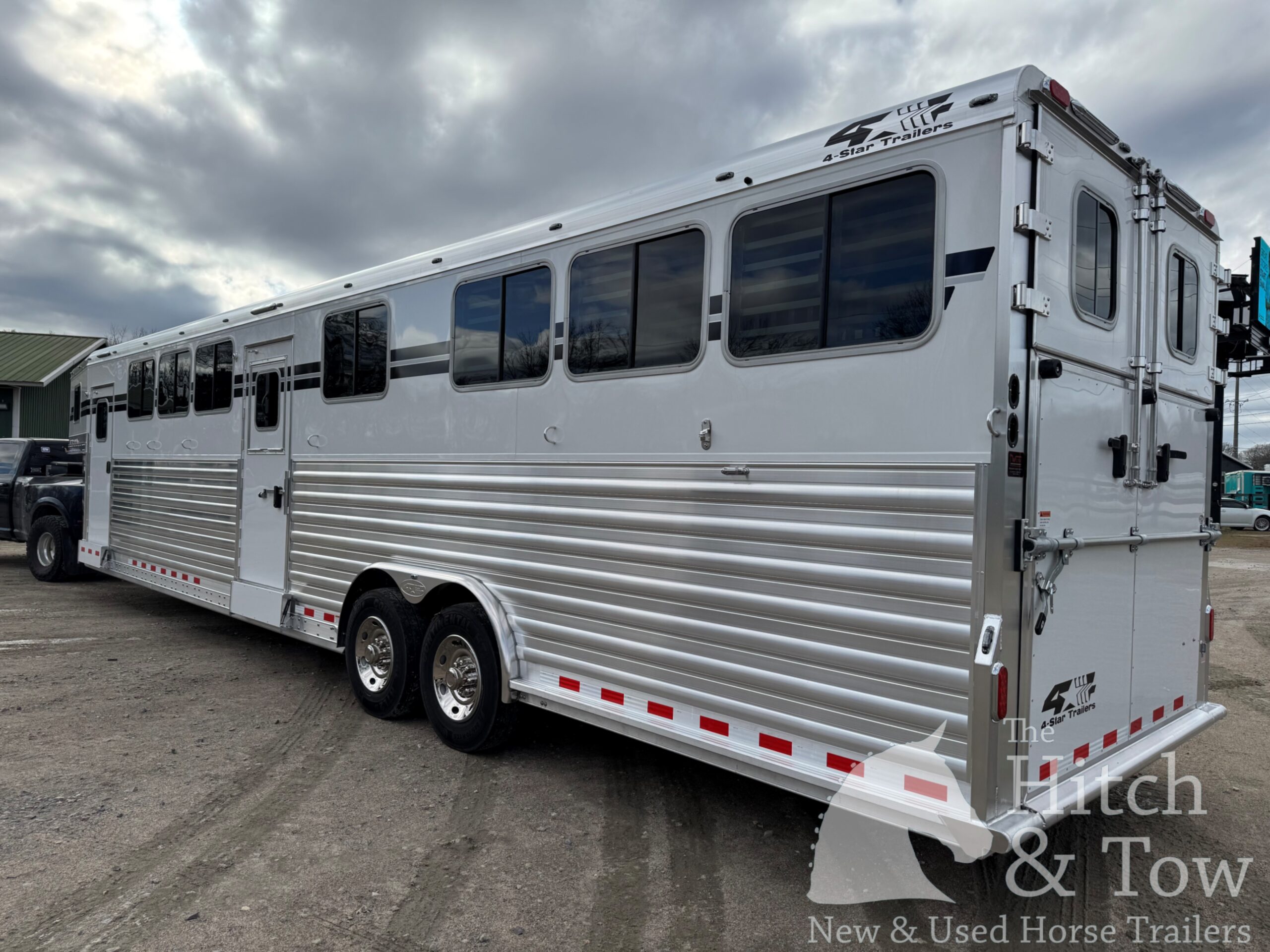 2026 4 STAR 6-8 HORSE HEAD TO HEAD W/ AIR RIDE & MANY UPGRADES $159,900