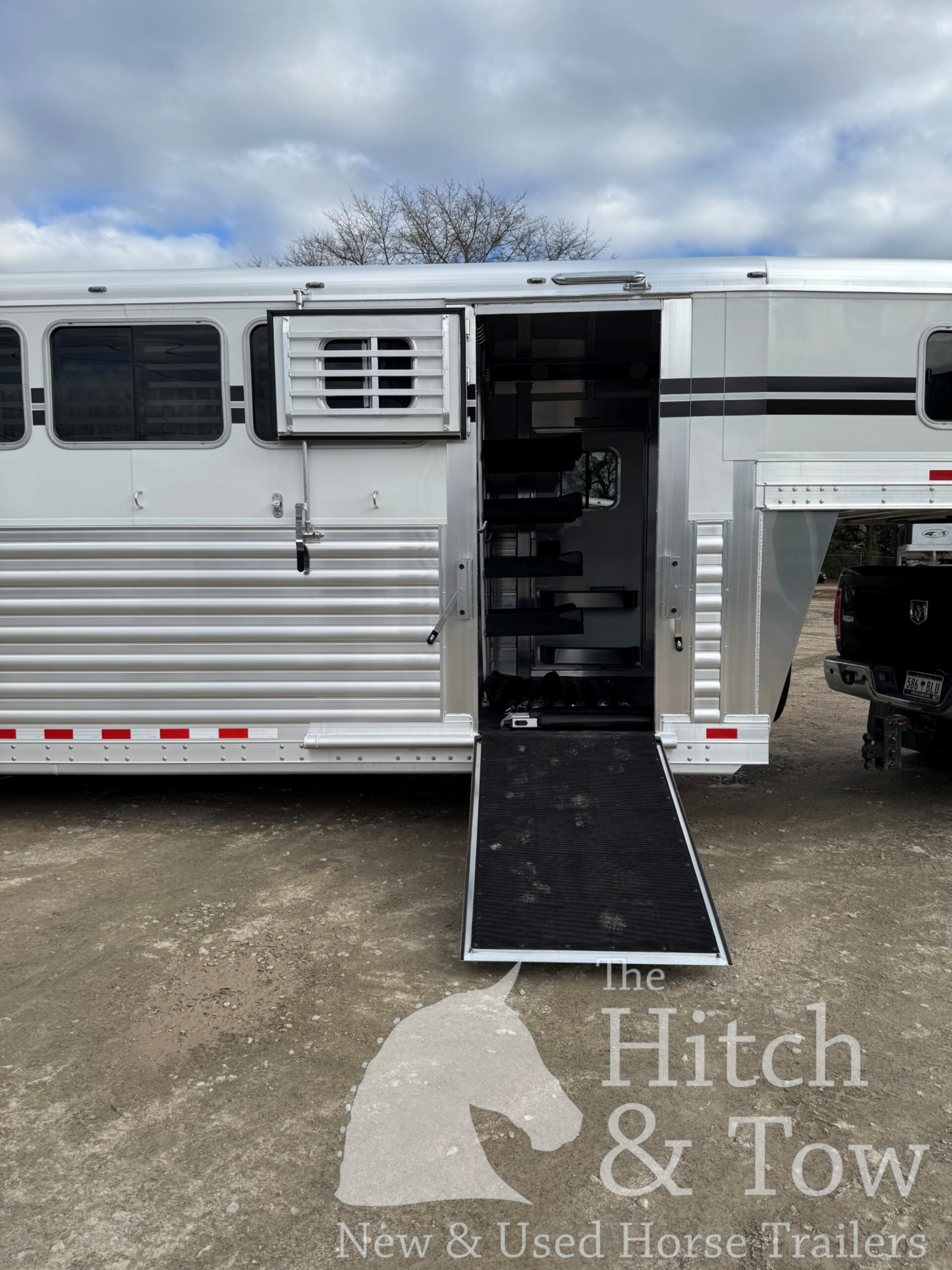 2026 4 STAR 6-8 HORSE HEAD TO HEAD W/ AIR RIDE & MANY UPGRADES $159,900