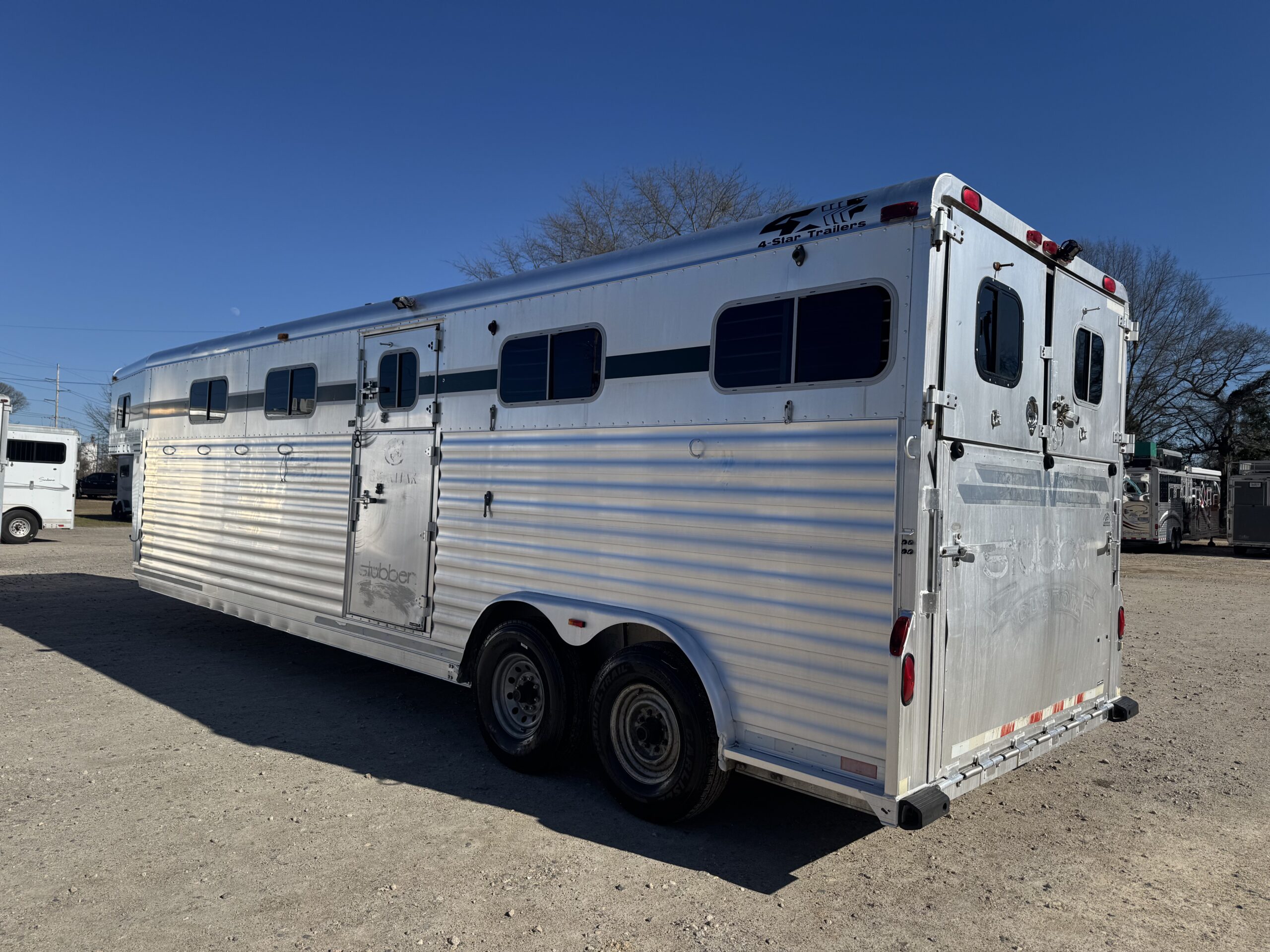 TRAINERS TRAILER!! 2002 4 STAR 5 HORSE HEAD TO HEAD $34,900