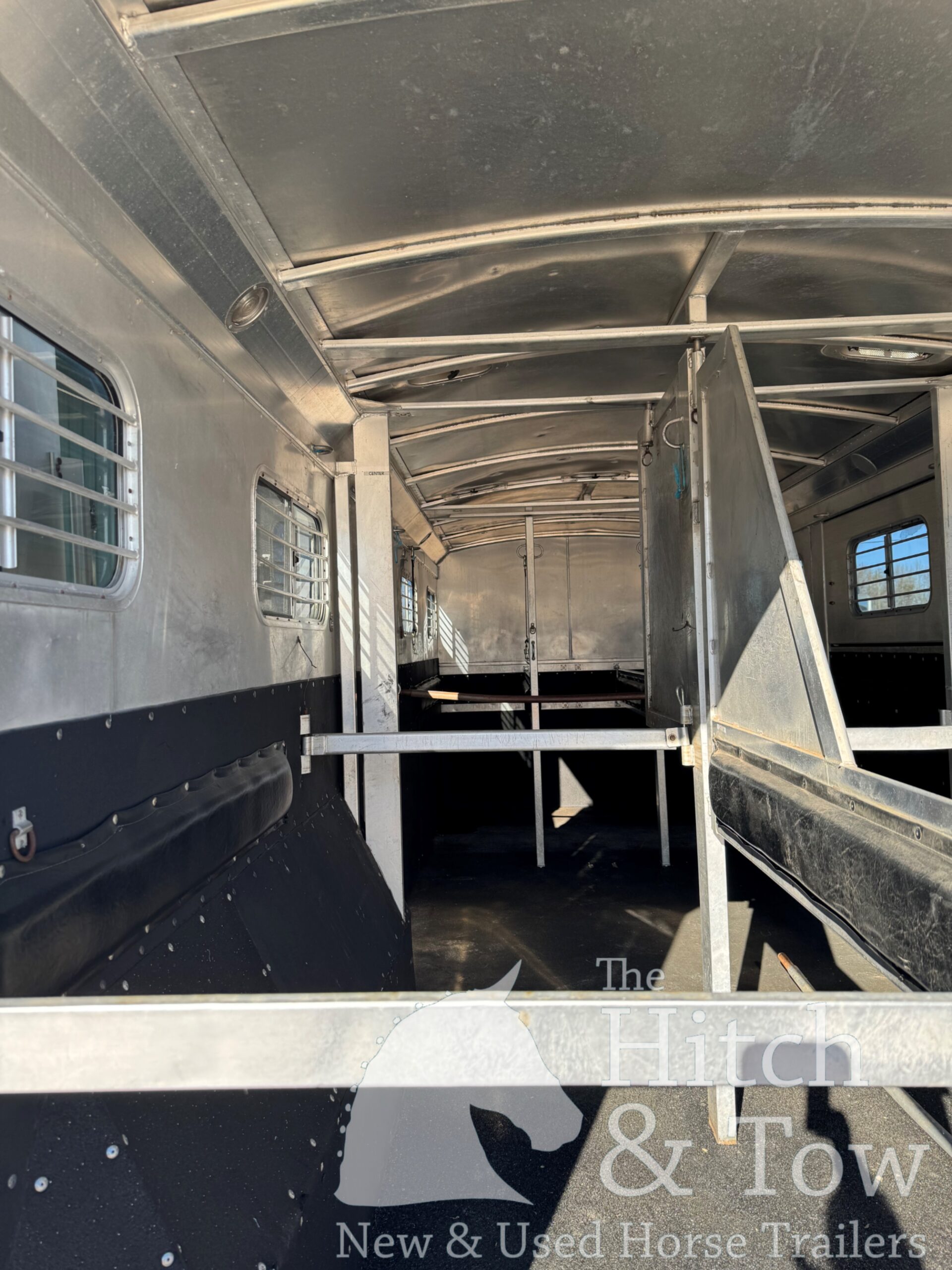 TRAINERS TRAILER!! 2002 4 STAR 5 HORSE HEAD TO HEAD $34,900