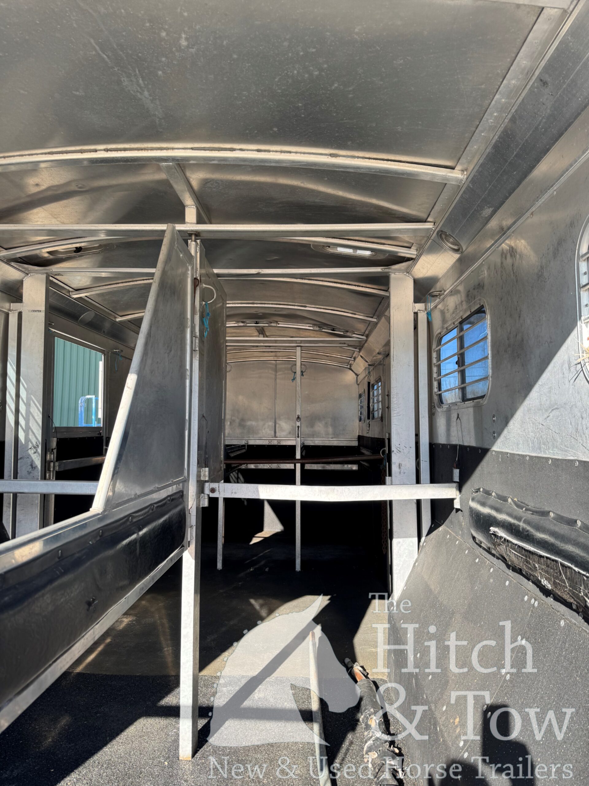 TRAINERS TRAILER!! 2002 4 STAR 5 HORSE HEAD TO HEAD $34,900