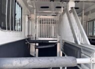 2019 ADAM 6/8 HORSE HEAD TO HEAD W/ AIR RIDE!! $59,900