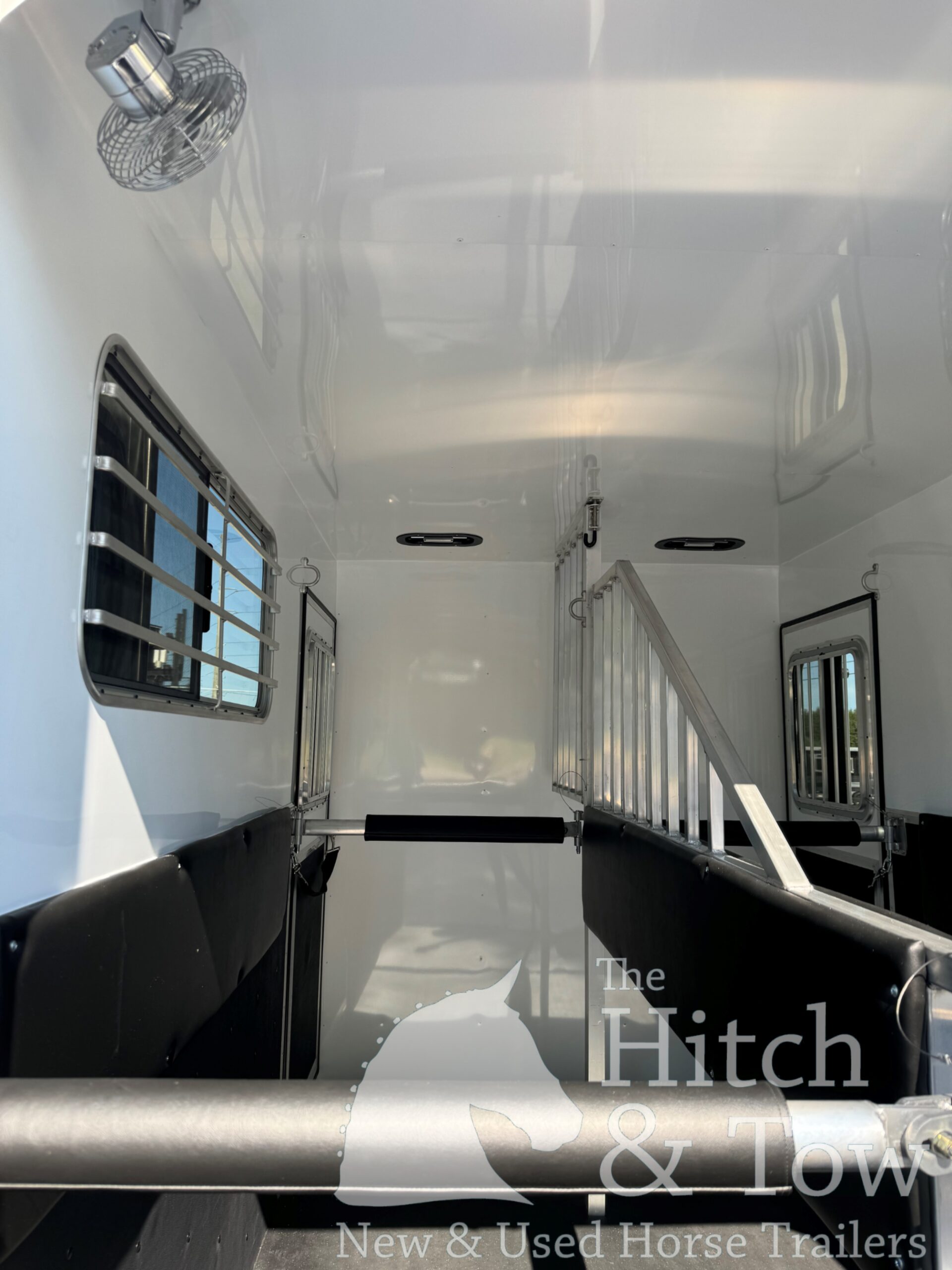 2026 KIEFERBILT KRUISER 2 HORSE BUMPER PULL W/ DRESSING ROOM $21,900