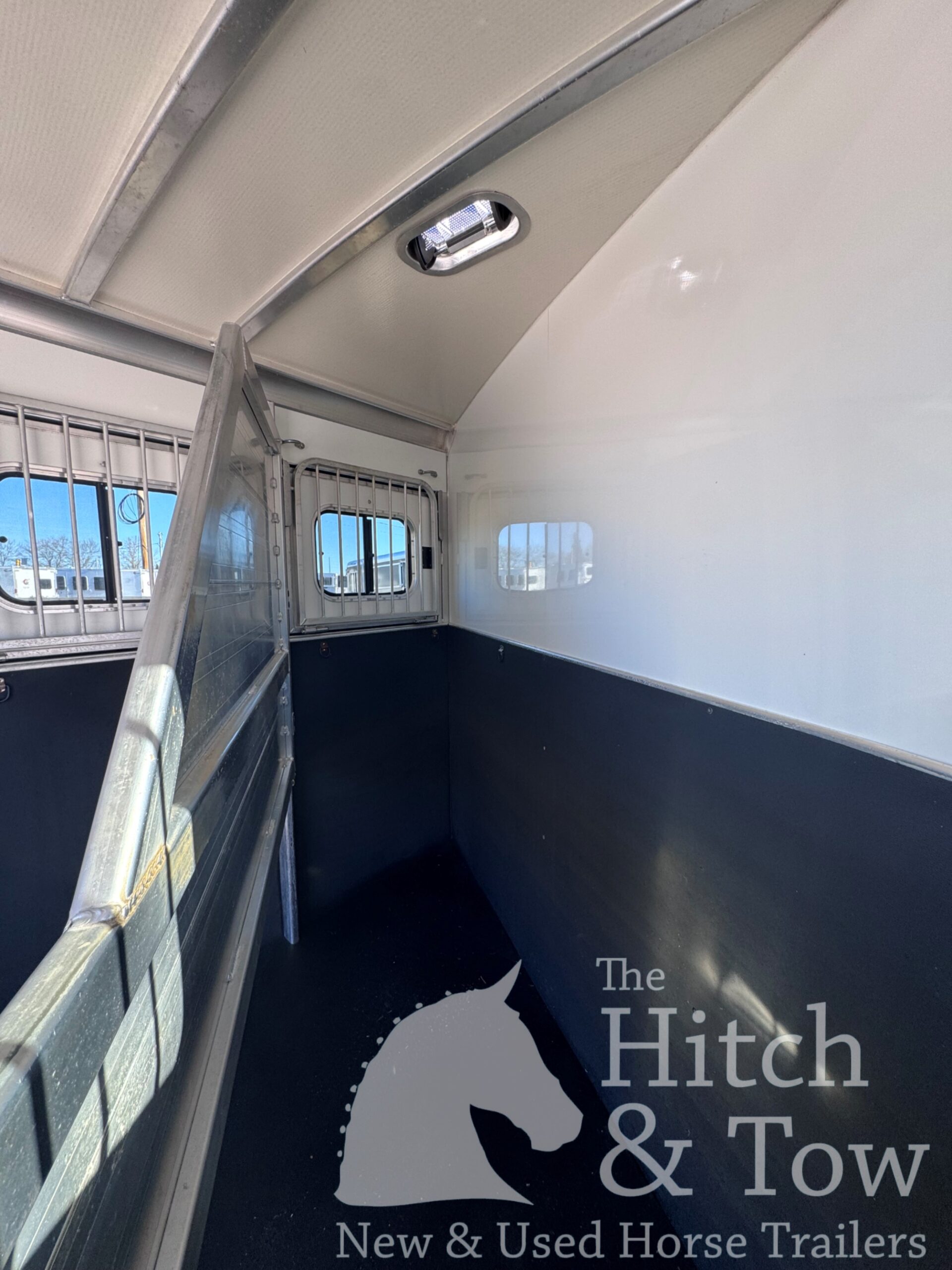 2019 CIMARRON 2 HORSE SLANT BUMPER PULL W/ UPGRADES! $22,500