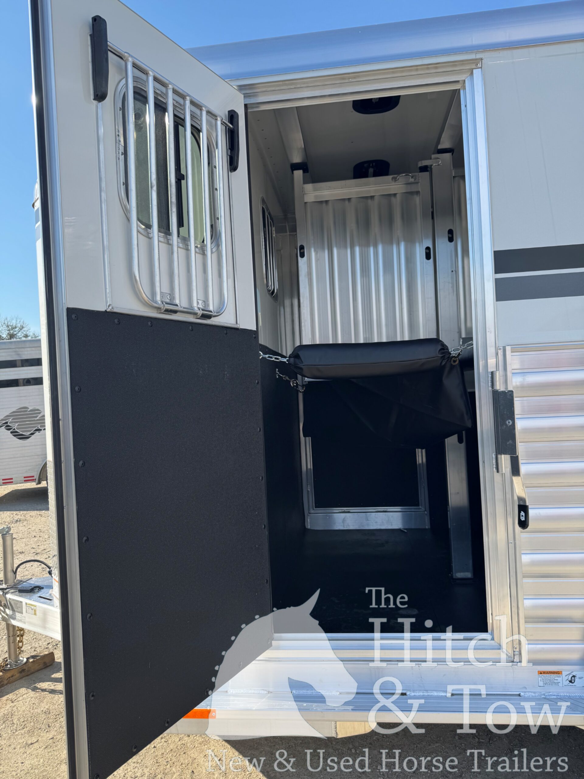 2026 4 STAR 2 HORSE STRAIGHT LOAD BUMPER PULL! $37,900