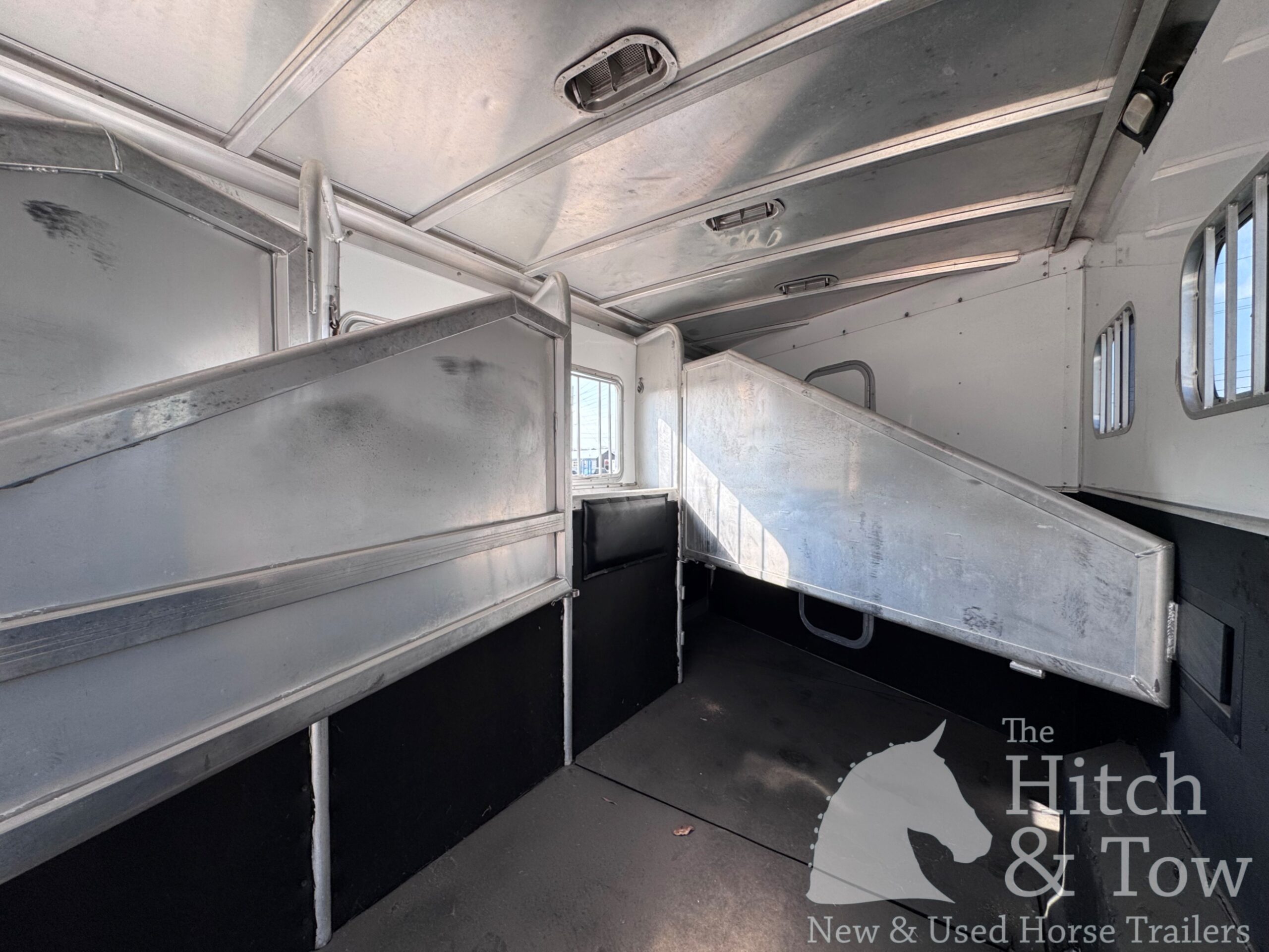 2005 EXISS 4 HORSE SLANT GOOSENECK HORSE TRAILER $17,000