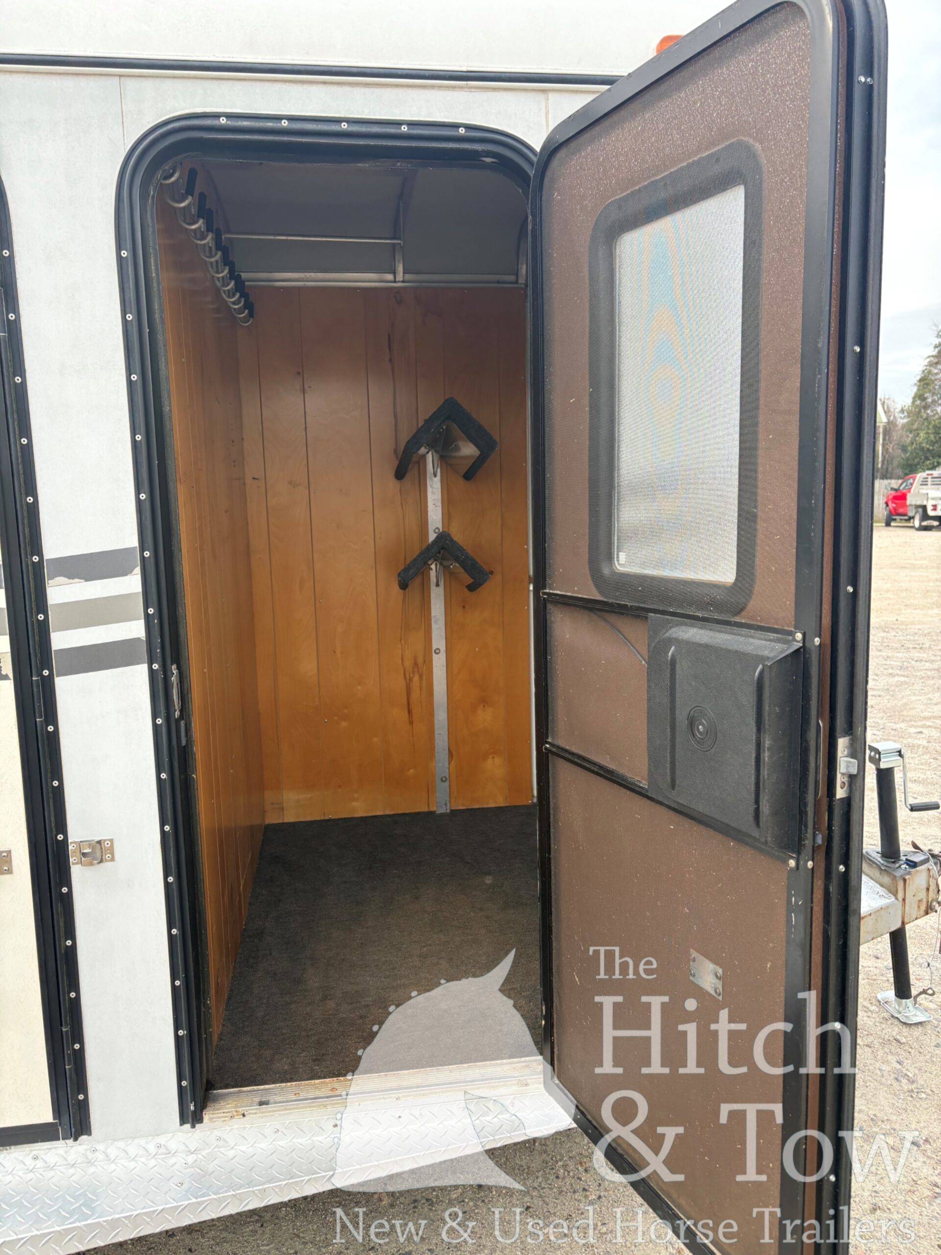1997 GORE 2 HORSE BUMPER PULL W/ DRESSING ROOM! $6,900