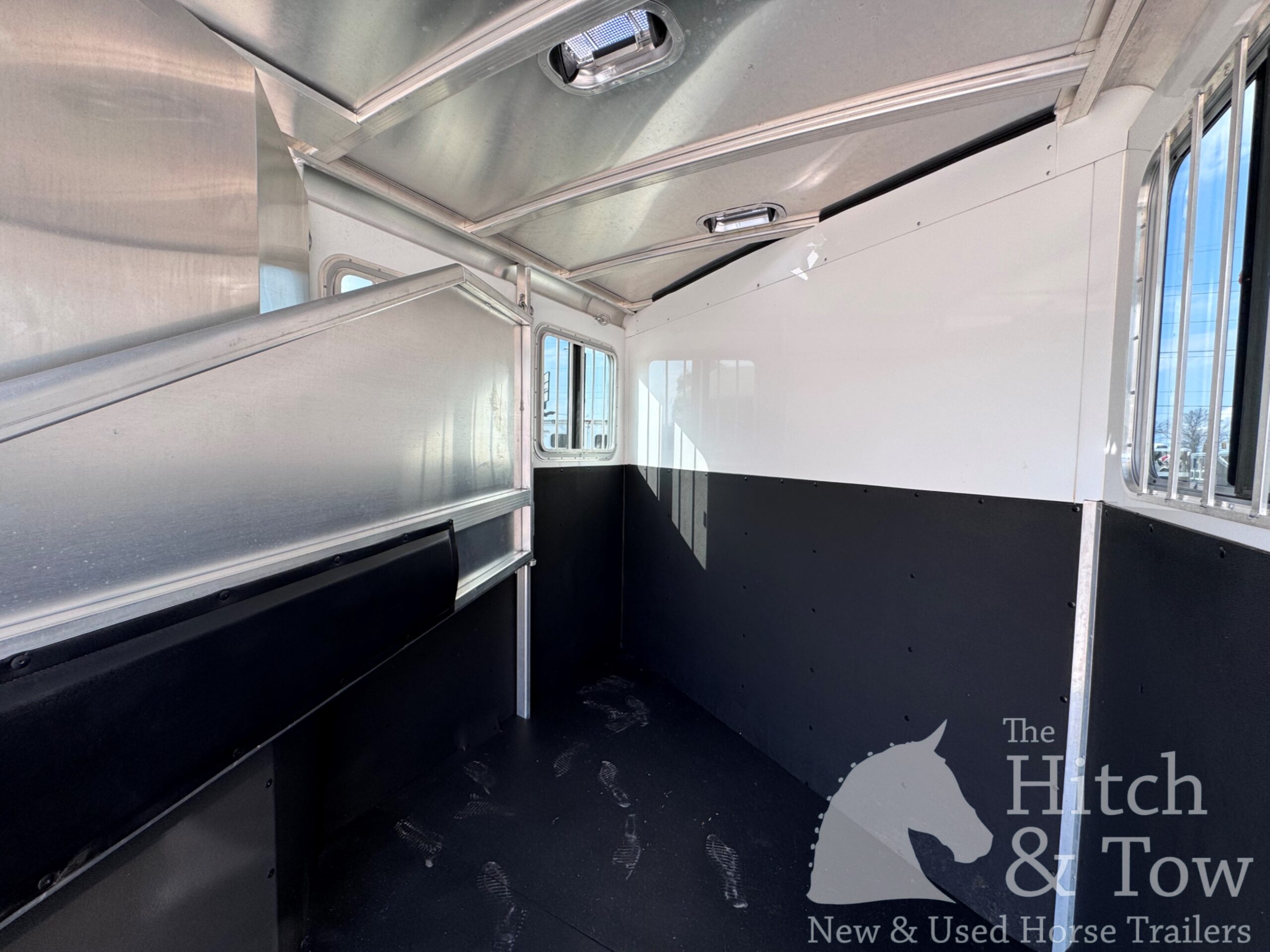 2017 EXISS 2 HORSE SLANT BUMPERPULL TRAILER $17,900