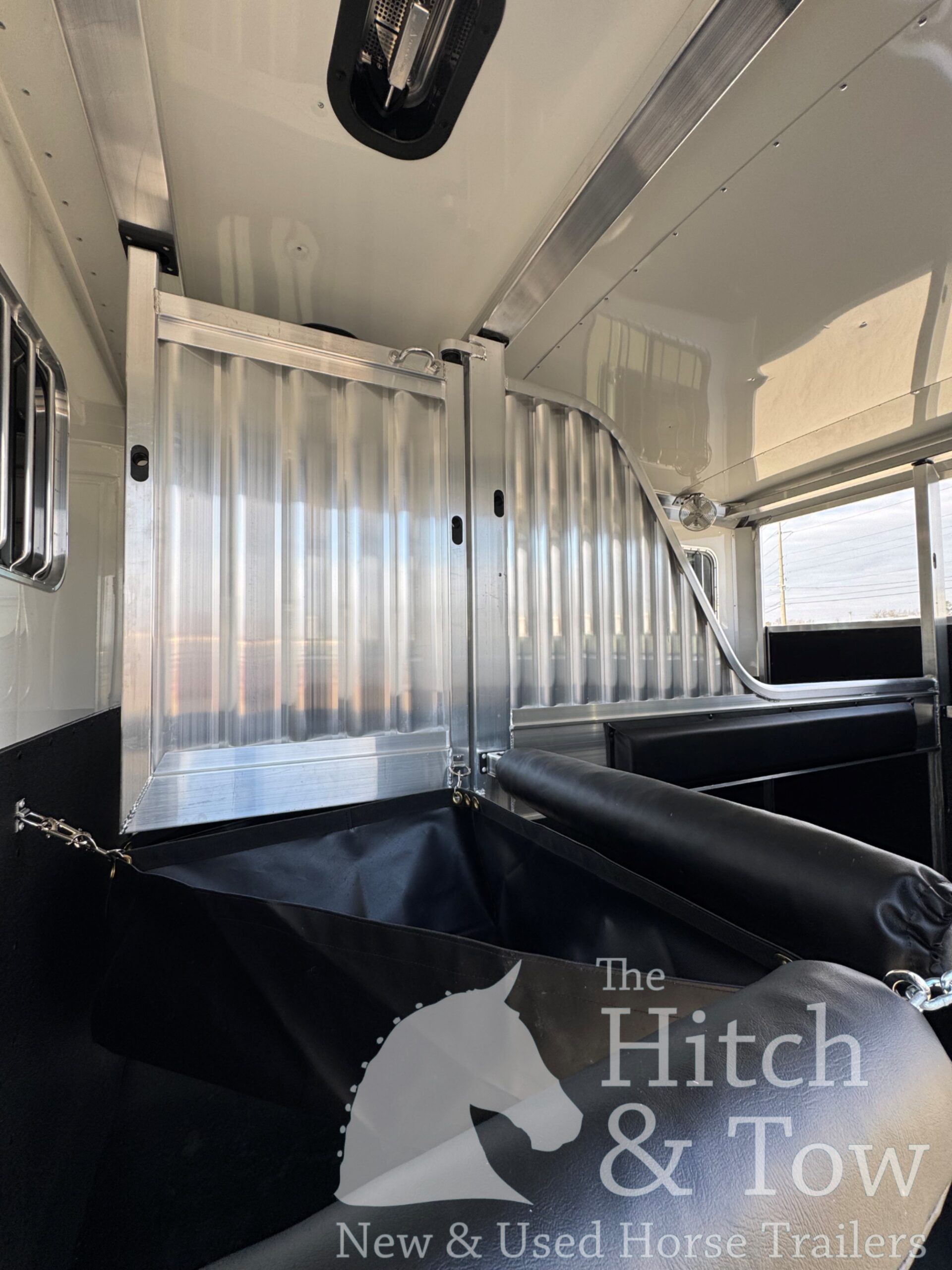 2026 4 STAR 2 HORSE STRAIGHT LOAD BUMPER PULL! $37,900