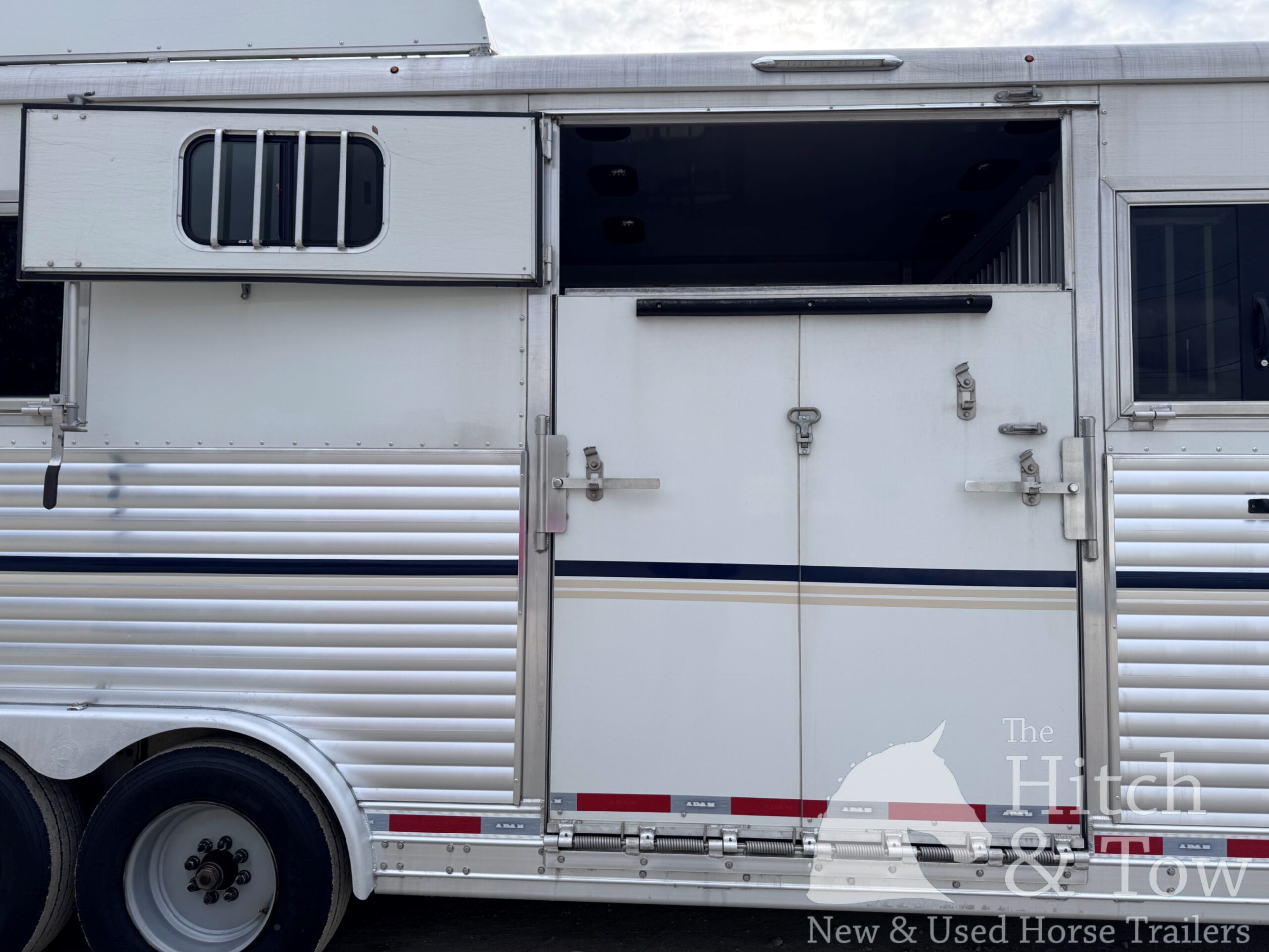 2019 ADAM 6/8 HORSE HEAD TO HEAD W/ AIR RIDE!! $59,900