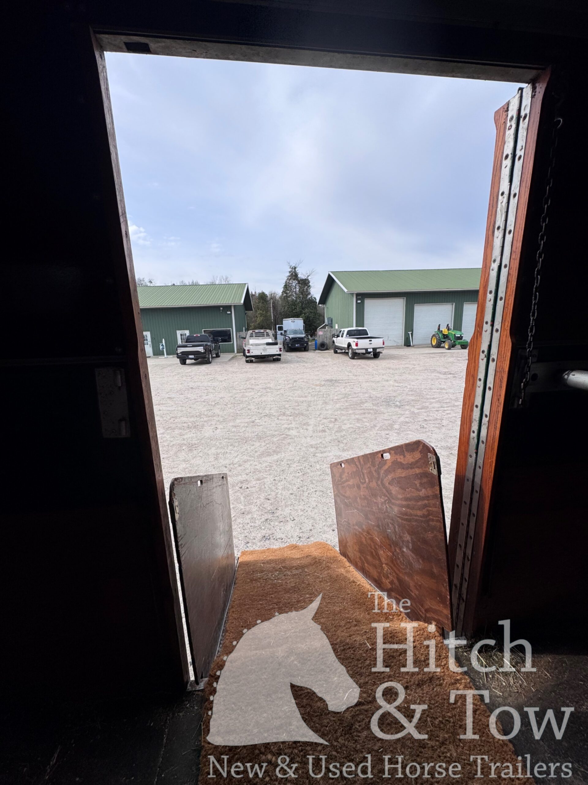 2004 FORD F750 6 HORSE HEAD TO HEAD HORSE VAN! $75,000