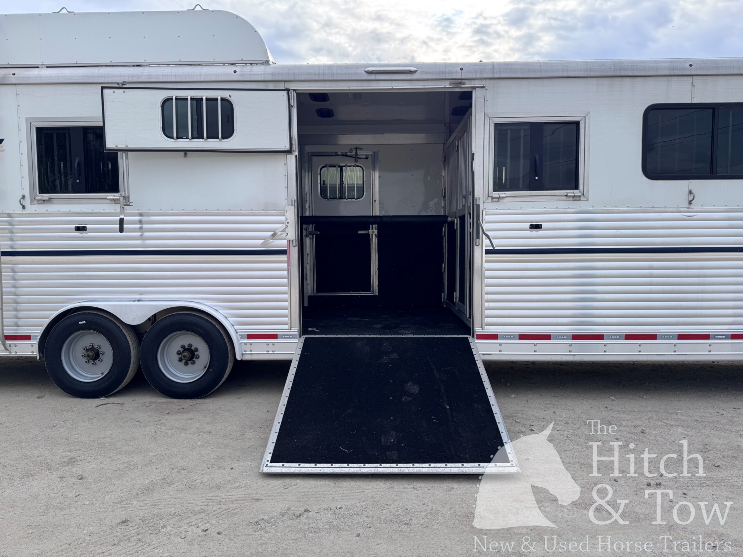 2019 ADAM 6/8 HORSE HEAD TO HEAD W/ AIR RIDE!! $59,900