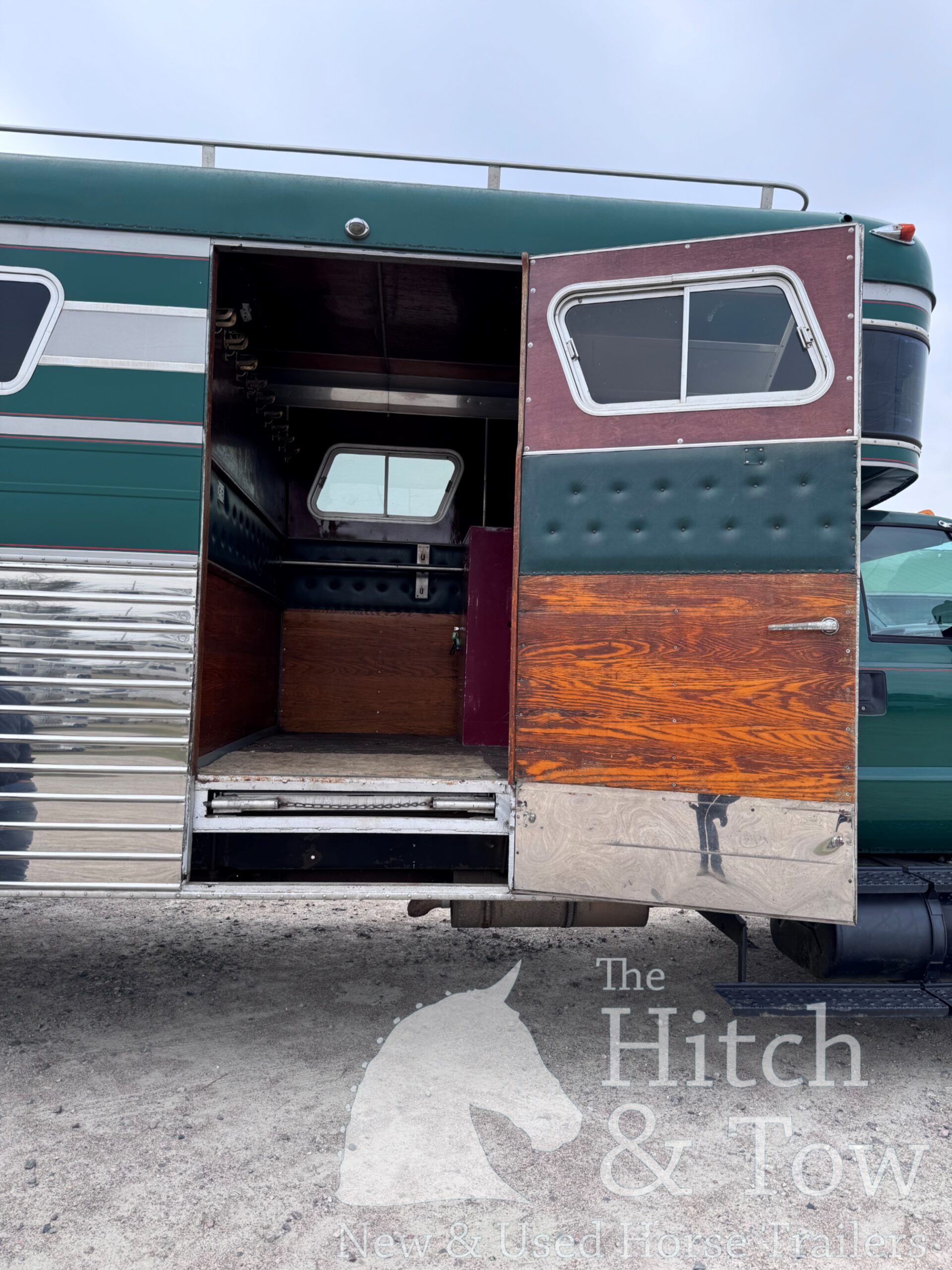 2004 FORD F750 6 HORSE HEAD TO HEAD HORSE VAN! $75,000