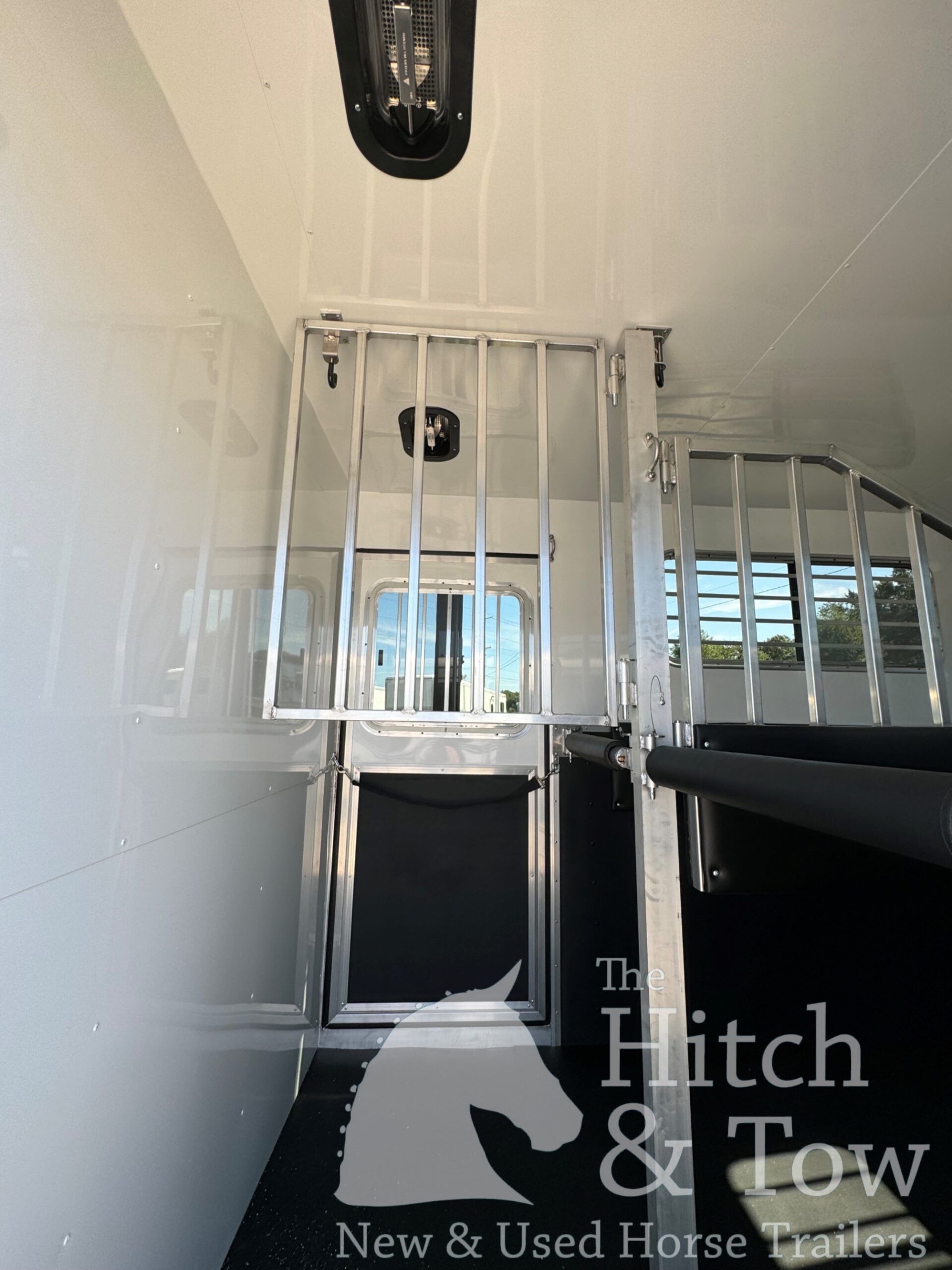 2026 KIEFERBILT KRUISER 2 HORSE BUMPER PULL W/ DRESSING ROOM $21,900