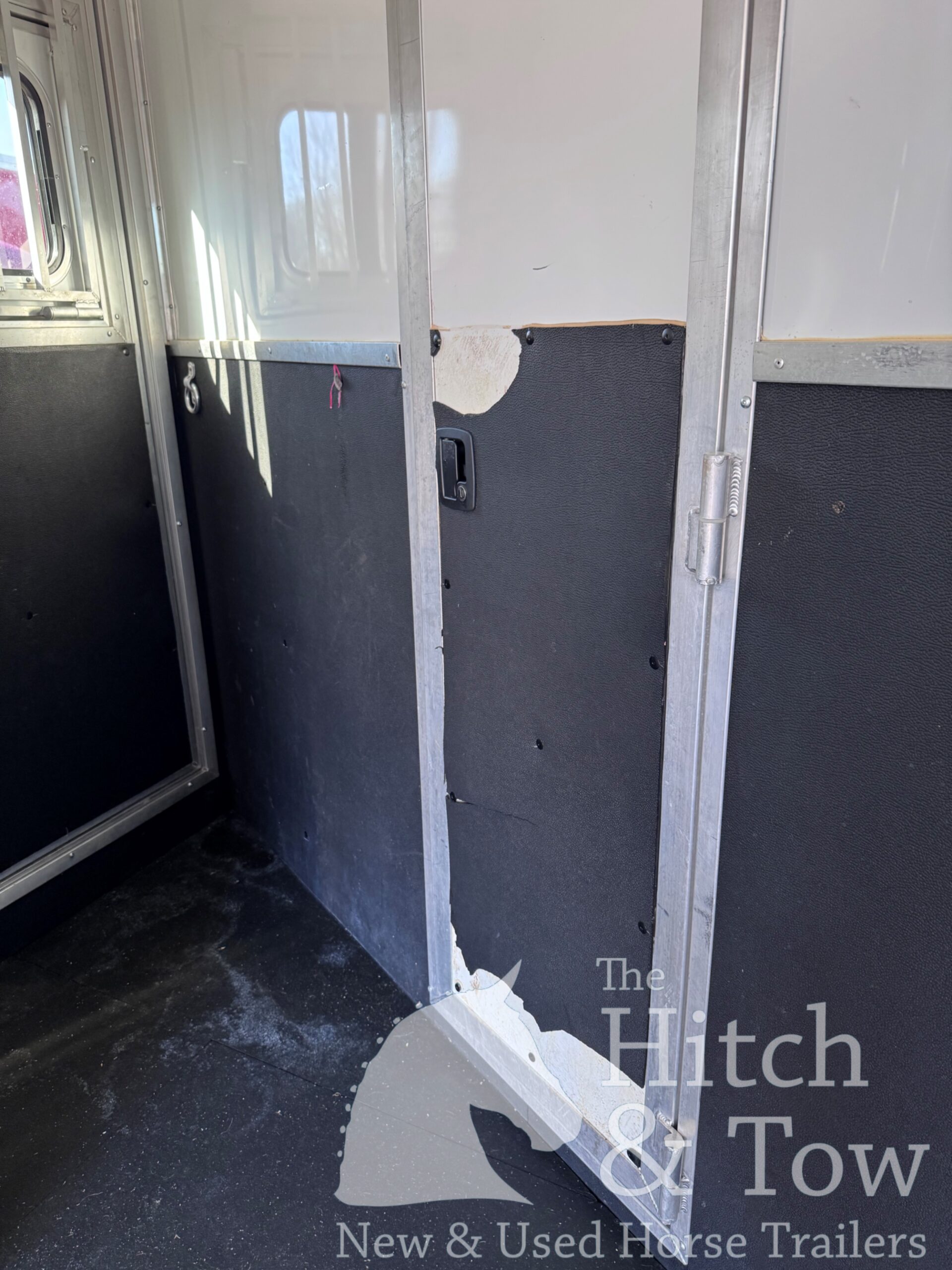 2023 LAKOTA CHARGER EDITION 4 HORSE GOOSENECK WITH 16′ LQ & SLIDE OUT! $69,900