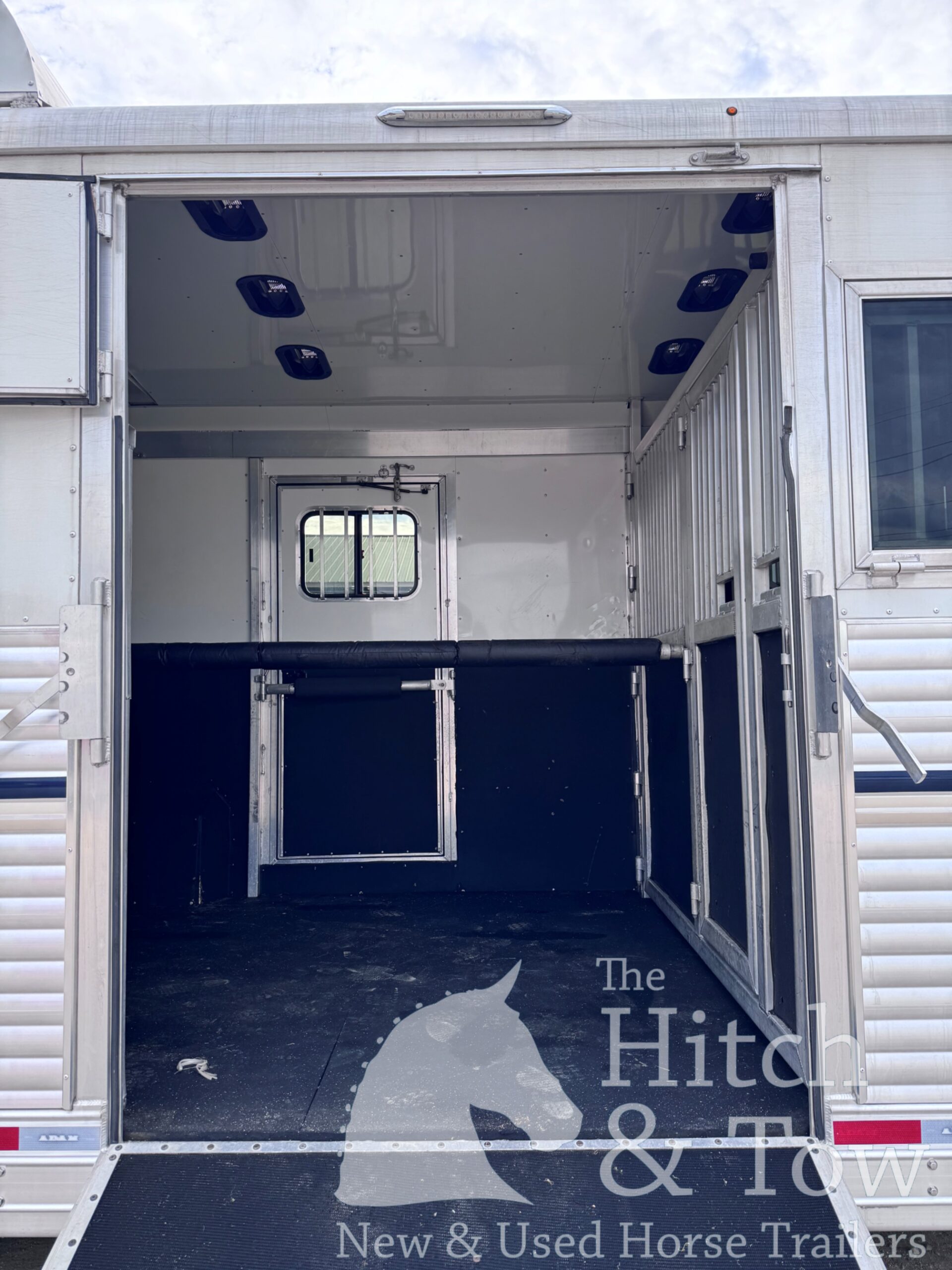 2019 ADAM 6/8 HORSE HEAD TO HEAD W/ AIR RIDE!! $59,900