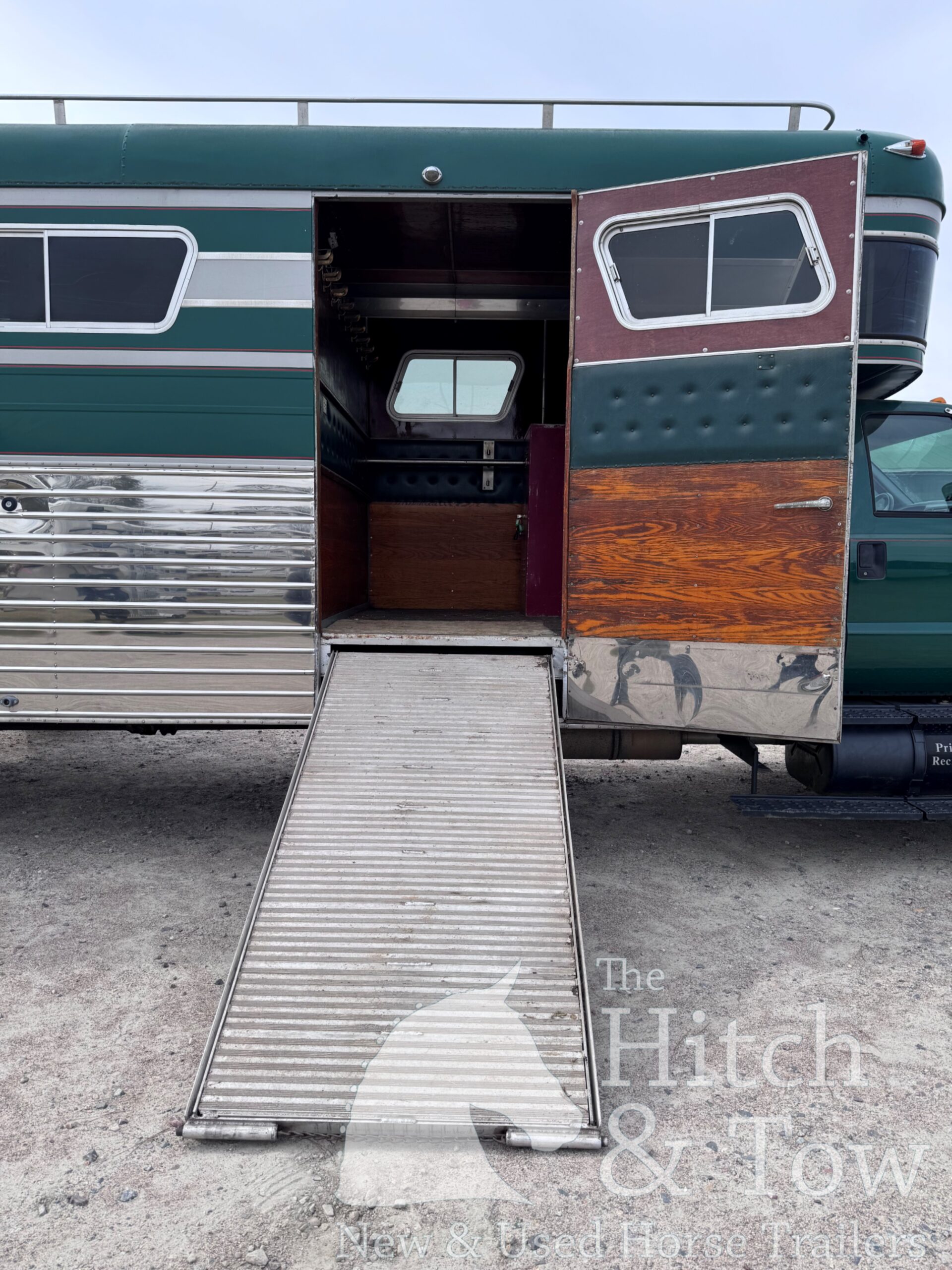 2004 FORD F750 6 HORSE HEAD TO HEAD HORSE VAN! $75,000