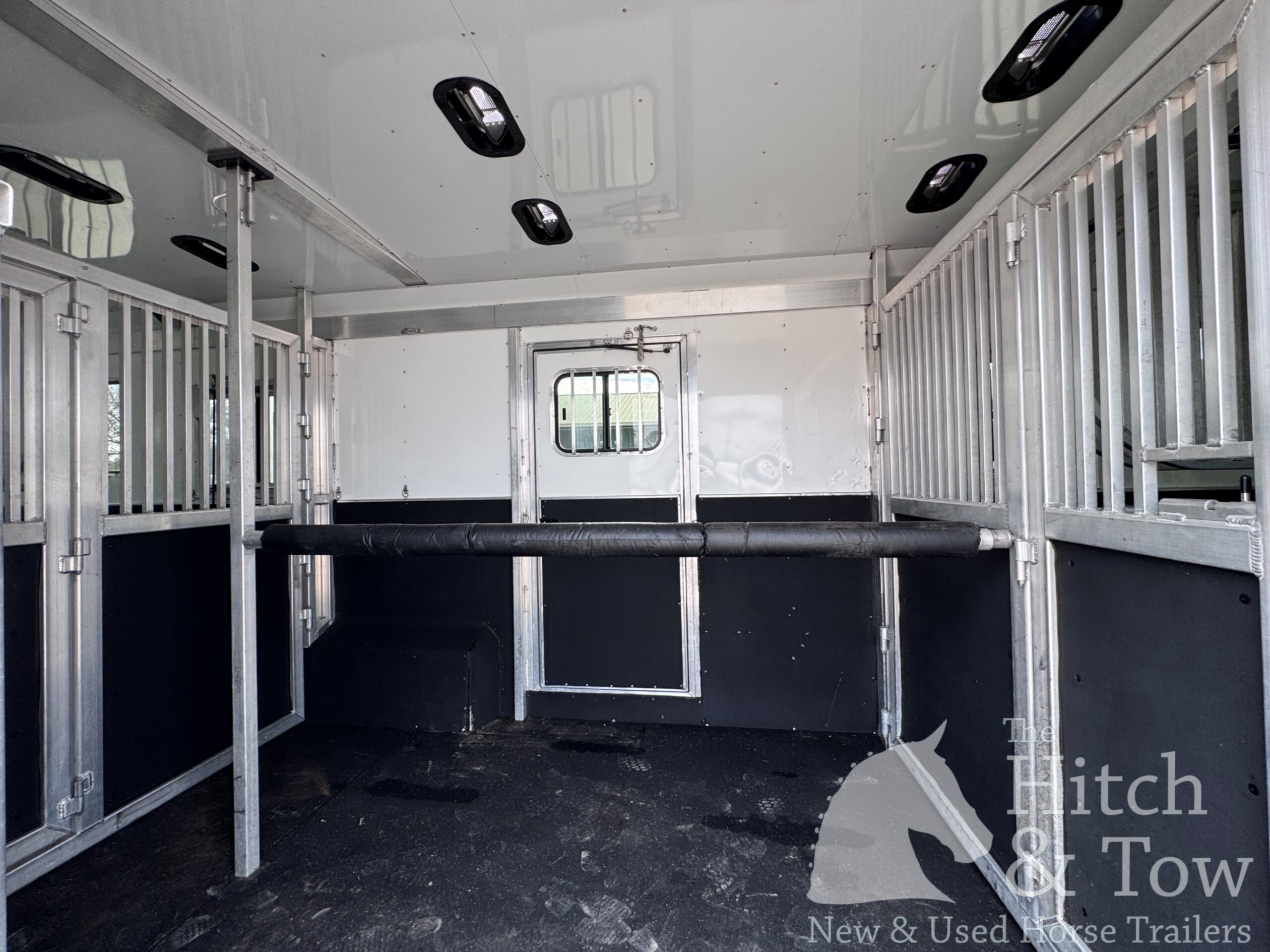 2019 ADAM 6/8 HORSE HEAD TO HEAD W/ AIR RIDE!! $59,900