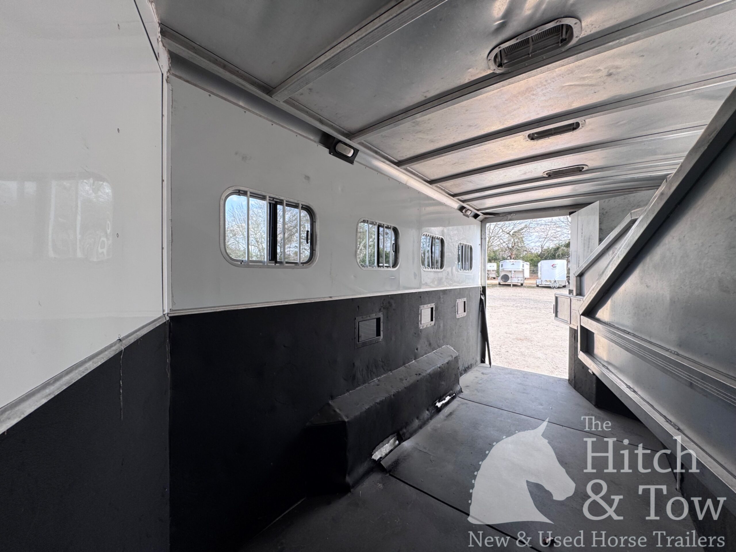 2005 EXISS 4 HORSE SLANT GOOSENECK HORSE TRAILER $17,000