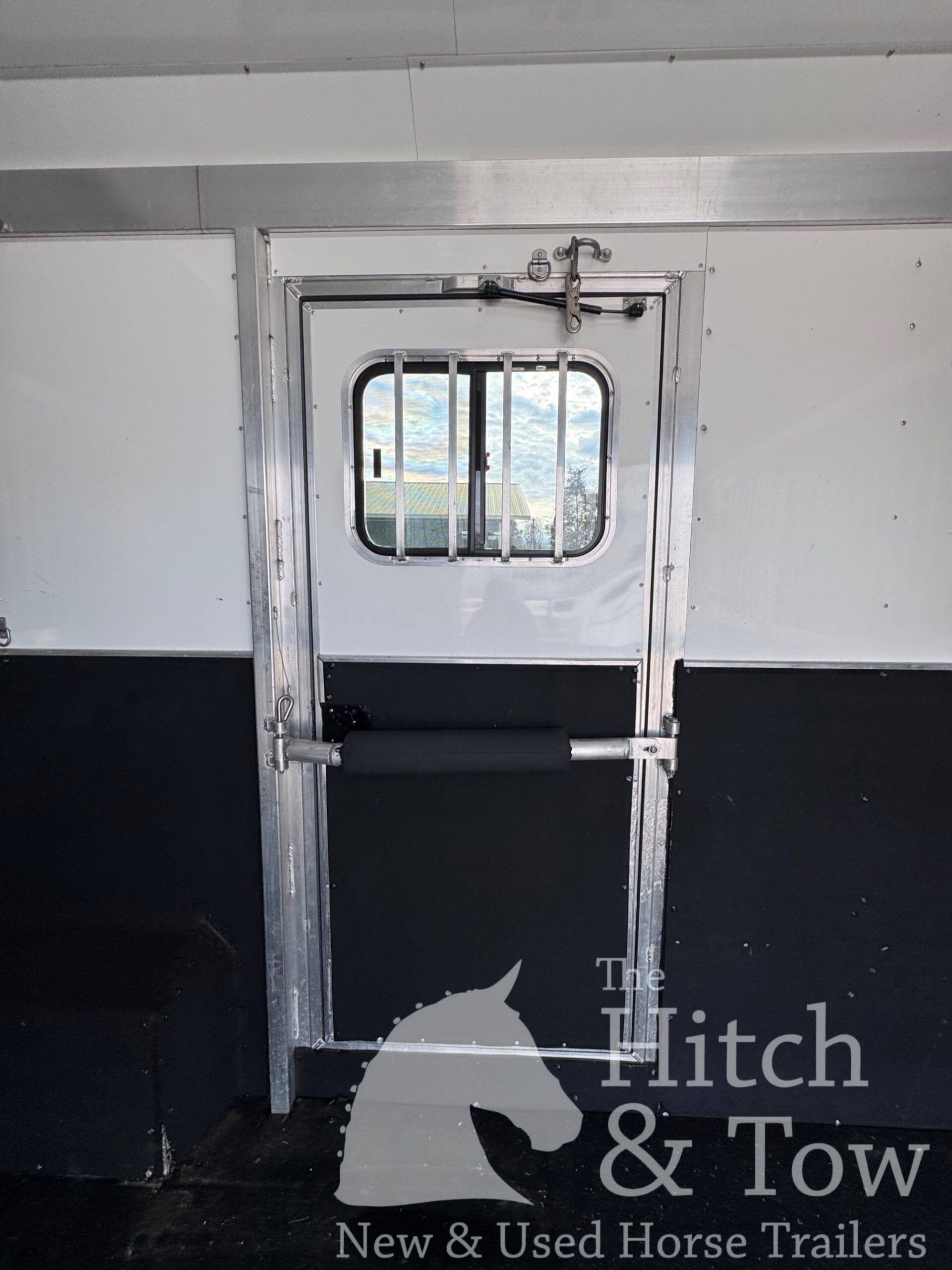 2019 ADAM 6/8 HORSE HEAD TO HEAD W/ AIR RIDE!! $59,900