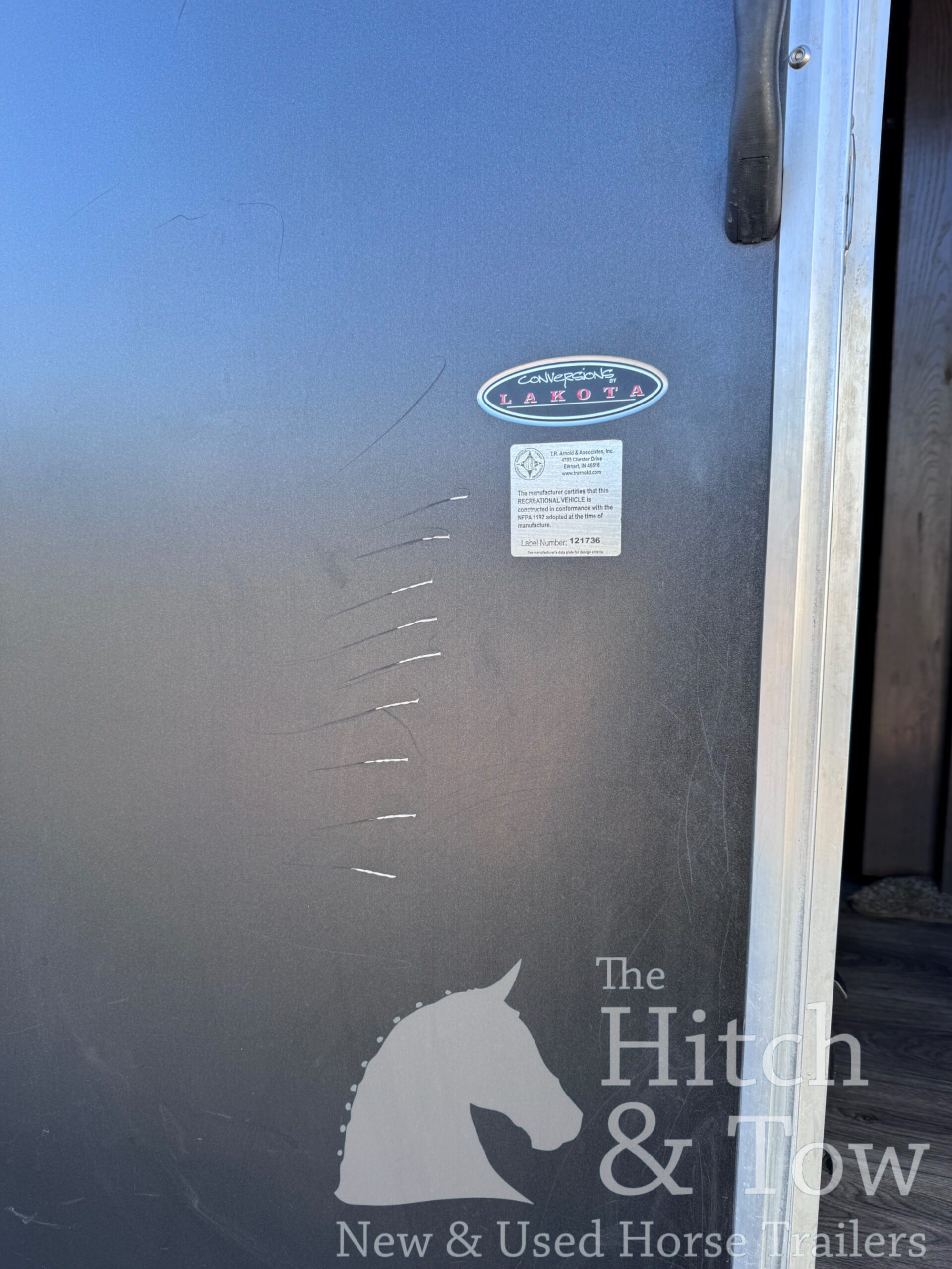 2023 LAKOTA CHARGER EDITION 4 HORSE GOOSENECK WITH 16′ LQ & SLIDE OUT! $69,900