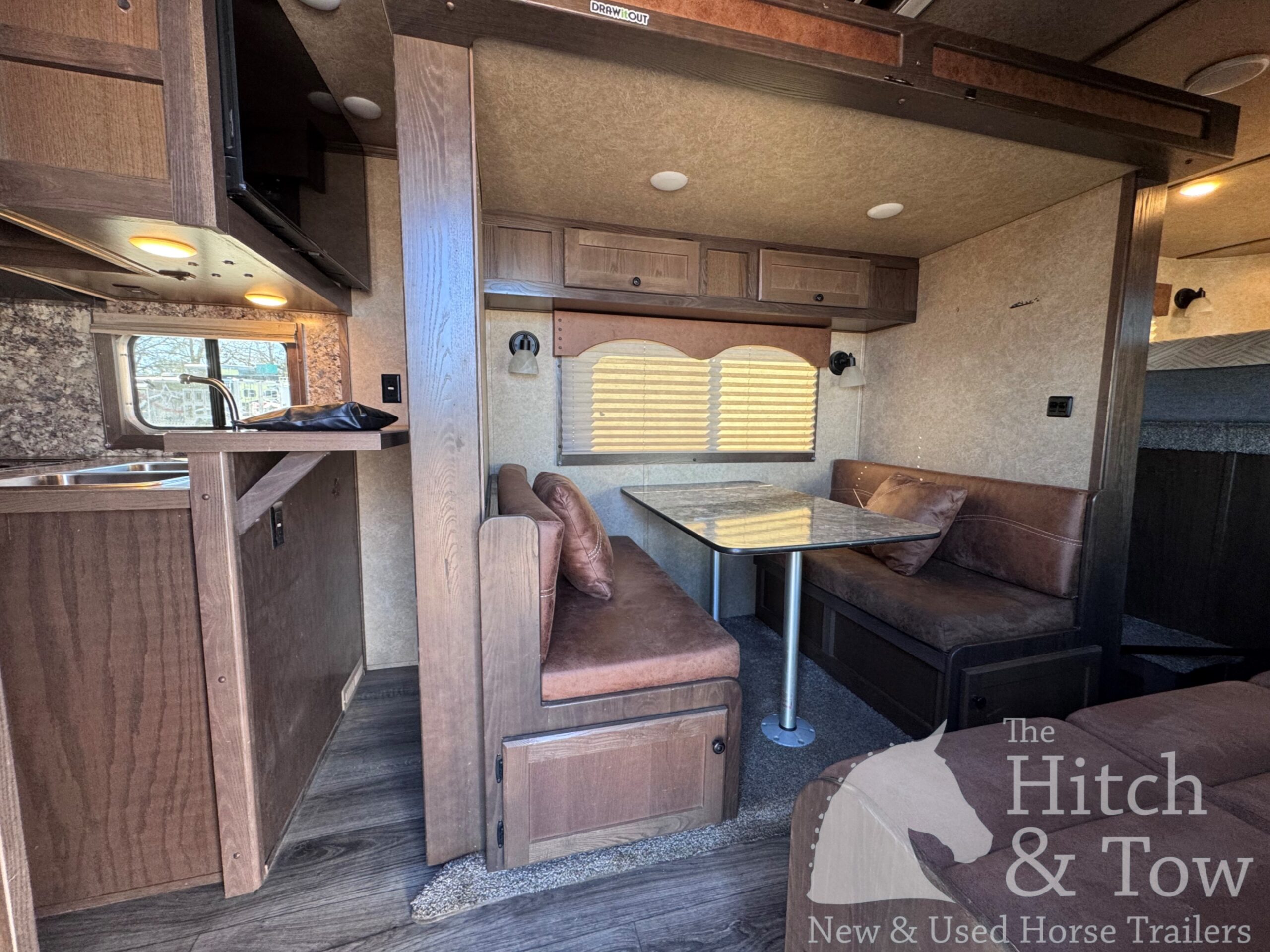 2023 LAKOTA CHARGER EDITION 4 HORSE GOOSENECK WITH 16′ LQ & SLIDE OUT! $69,900