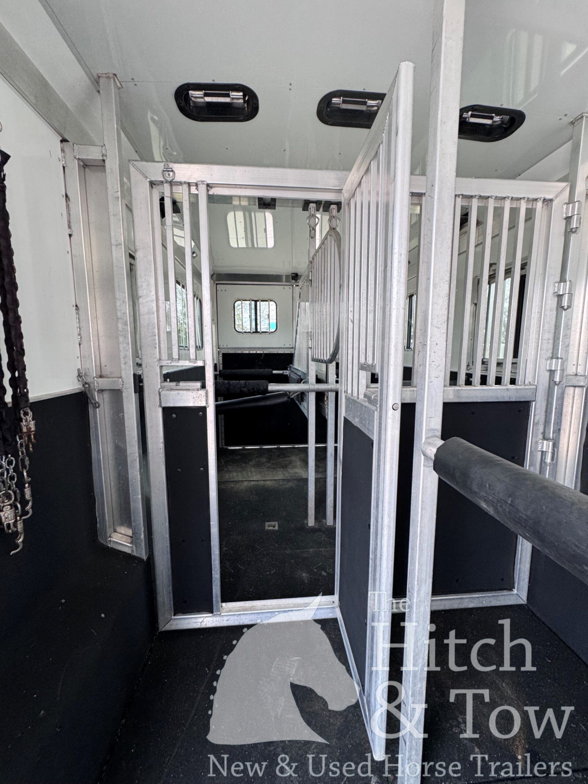 2019 ADAM 6/8 HORSE HEAD TO HEAD W/ AIR RIDE!! $59,900