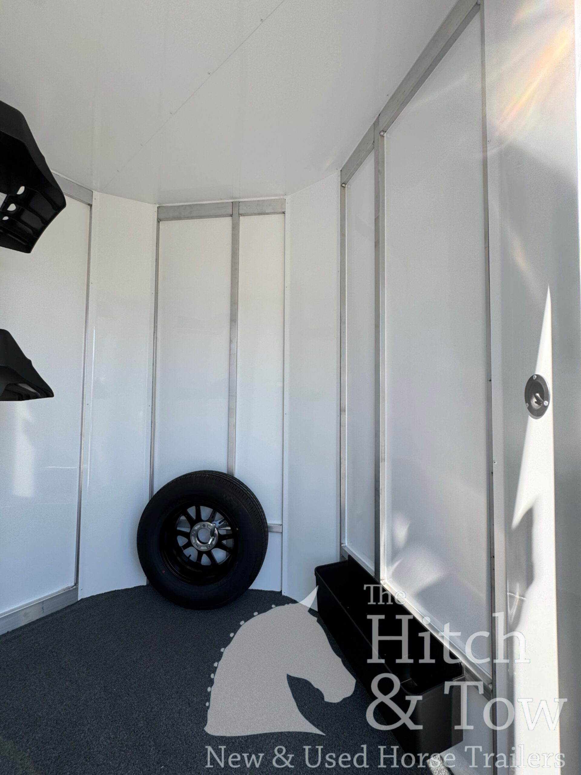 2026 KIEFERBILT KRUISER 2 HORSE BUMPER PULL W/ DRESSING ROOM $21,900