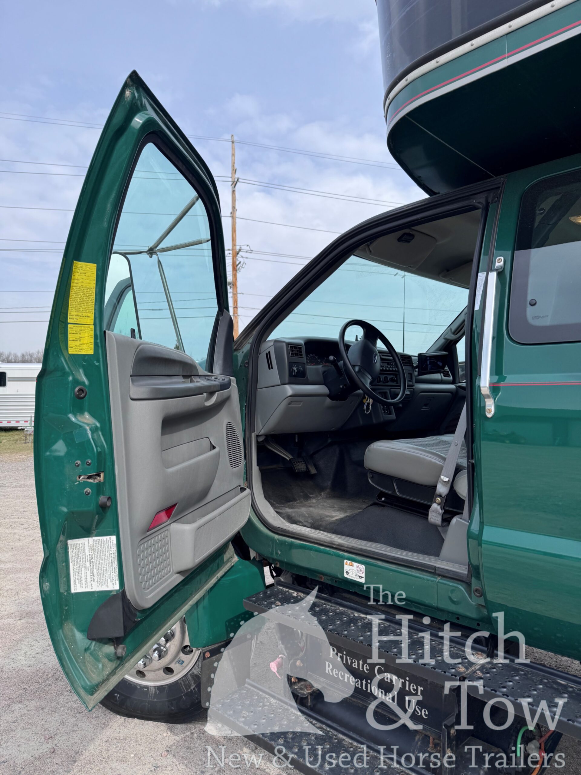2004 FORD F750 6 HORSE HEAD TO HEAD HORSE VAN! $75,000