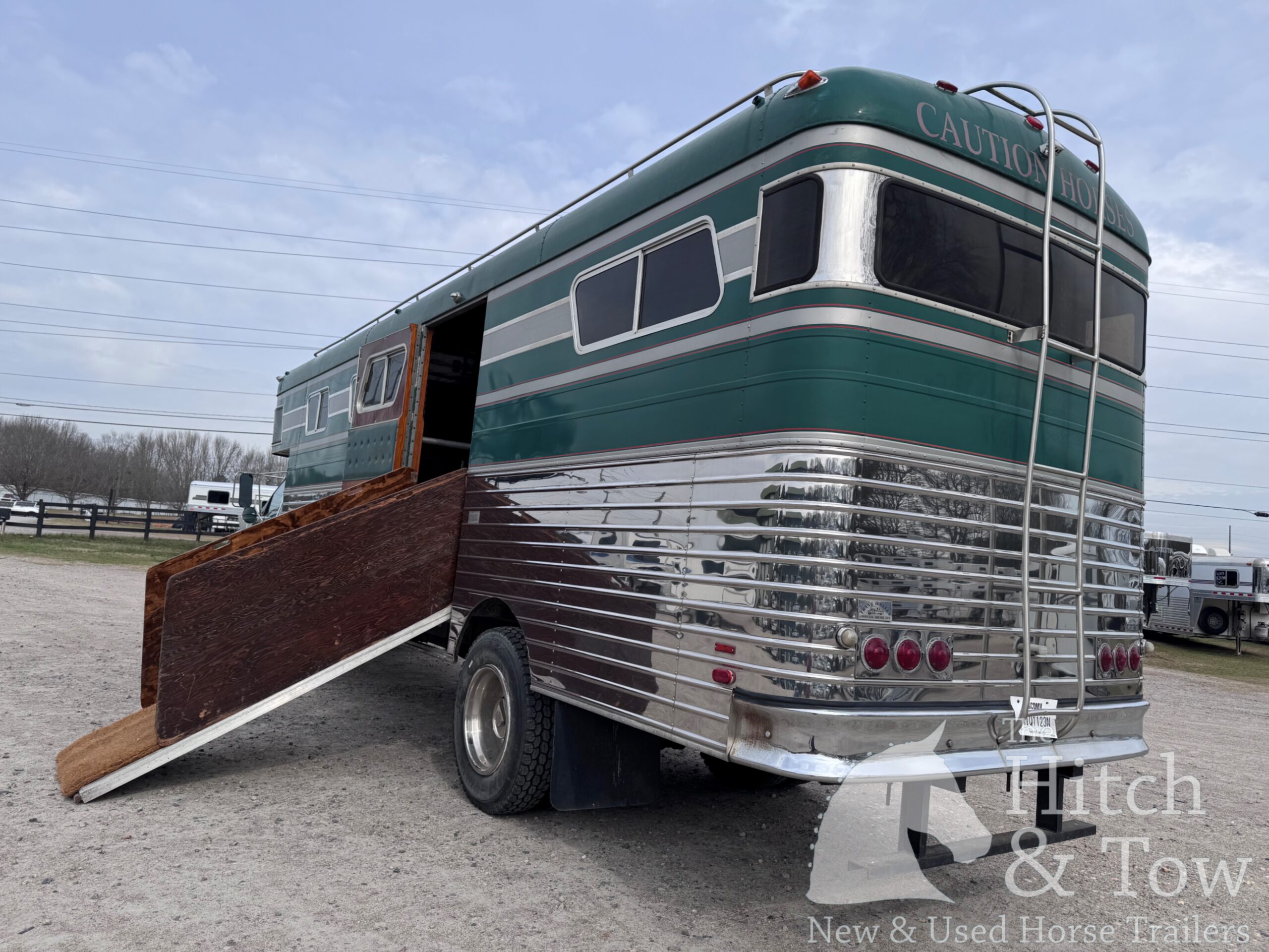 2004 FORD F750 6 HORSE HEAD TO HEAD HORSE VAN! $75,000