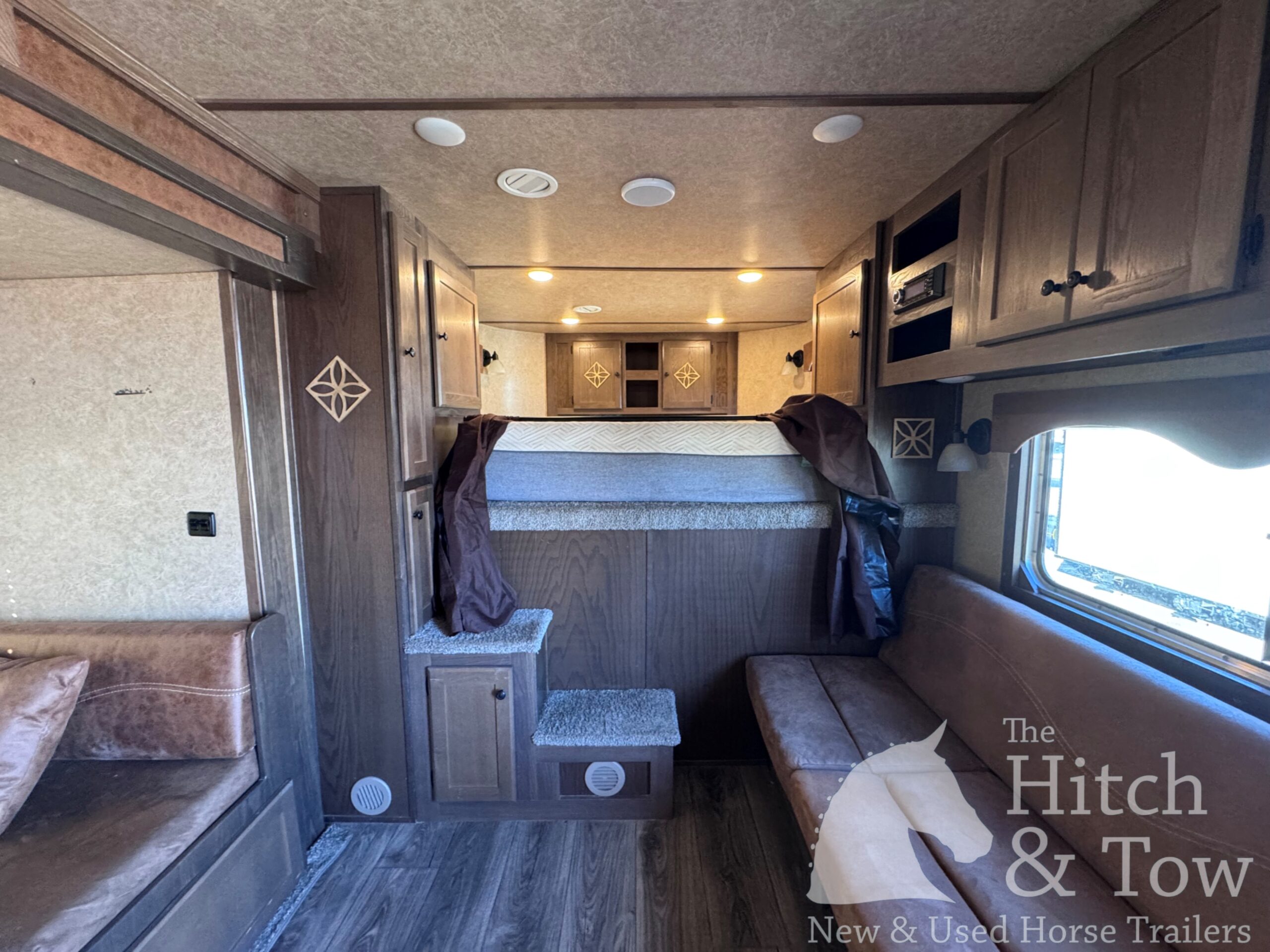 2023 LAKOTA CHARGER EDITION 4 HORSE GOOSENECK WITH 16′ LQ & SLIDE OUT! $69,900