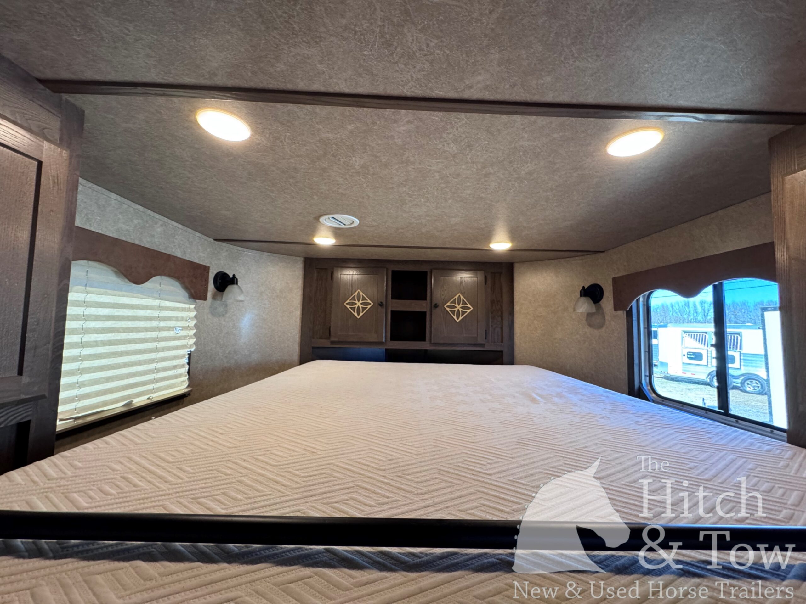 2023 LAKOTA CHARGER EDITION 4 HORSE GOOSENECK WITH 16′ LQ & SLIDE OUT! $69,900