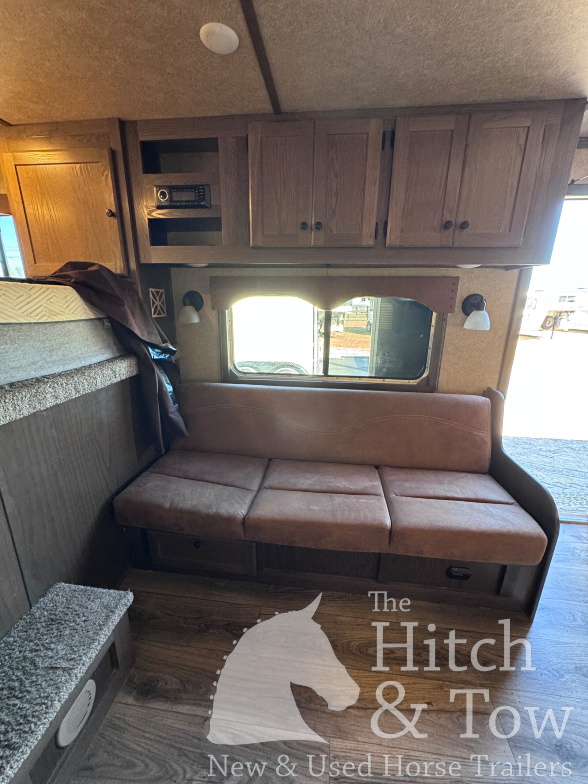 2023 LAKOTA CHARGER EDITION 4 HORSE GOOSENECK WITH 16′ LQ & SLIDE OUT! $69,900