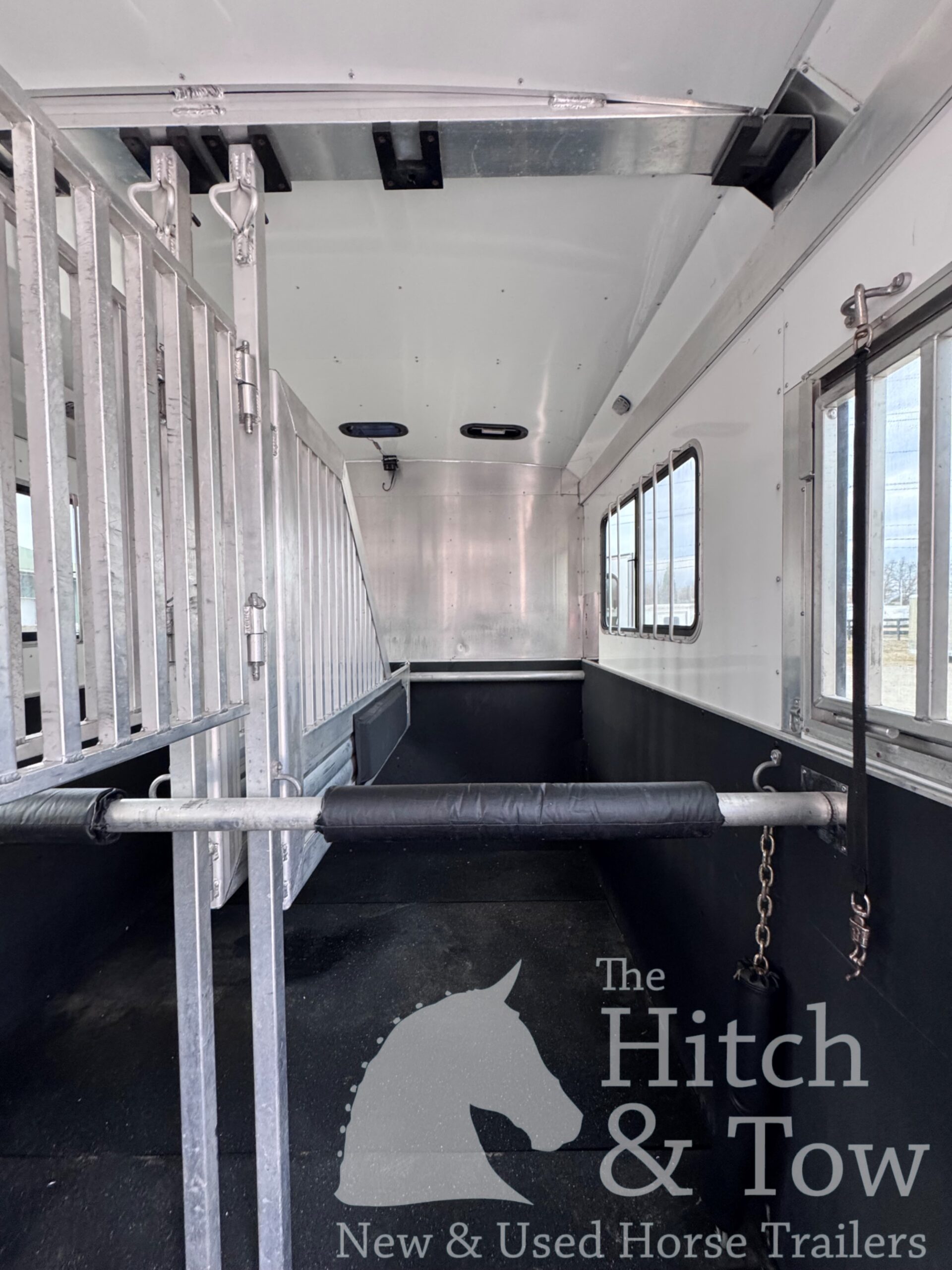 2019 ADAM 6/8 HORSE HEAD TO HEAD W/ AIR RIDE!! $59,900