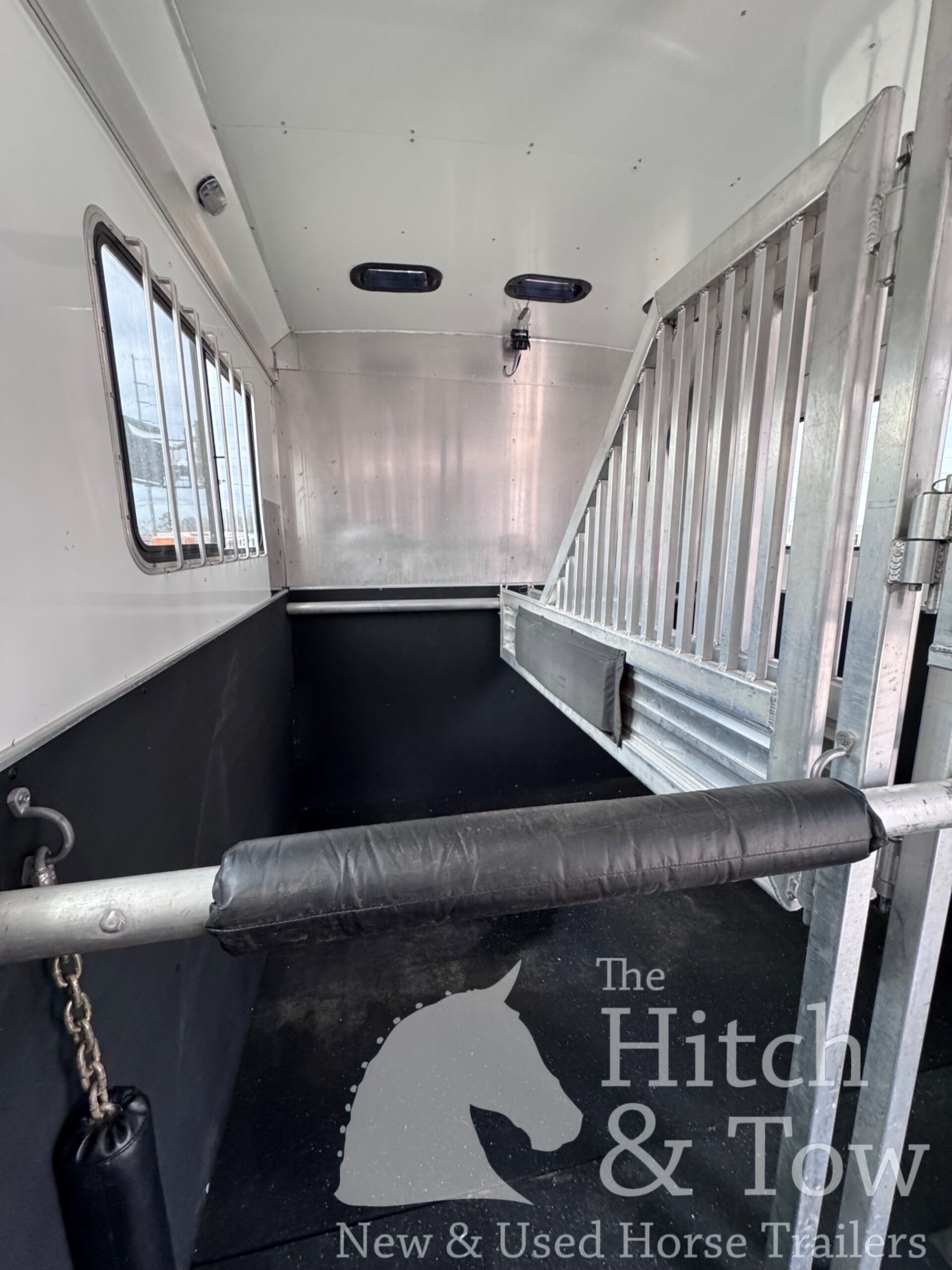 2019 ADAM 6/8 HORSE HEAD TO HEAD W/ AIR RIDE!! $59,900