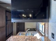 2023 LAKOTA CHARGER EDITION 4 HORSE GOOSENECK WITH 16′ LQ & SLIDE OUT! $69,900