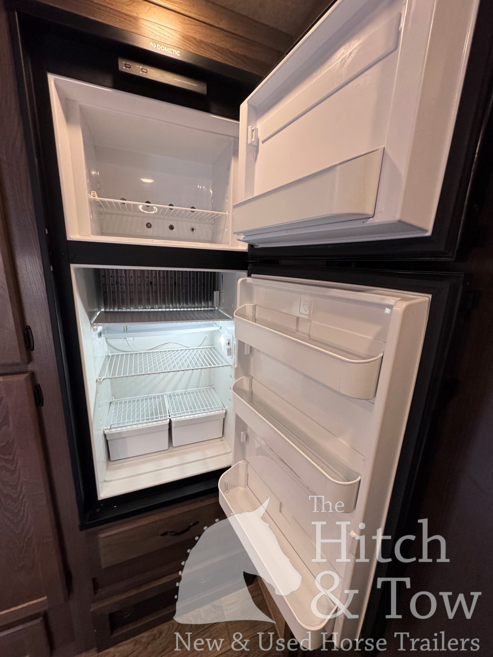 2023 LAKOTA CHARGER EDITION 4 HORSE GOOSENECK WITH 16′ LQ & SLIDE OUT! $69,900