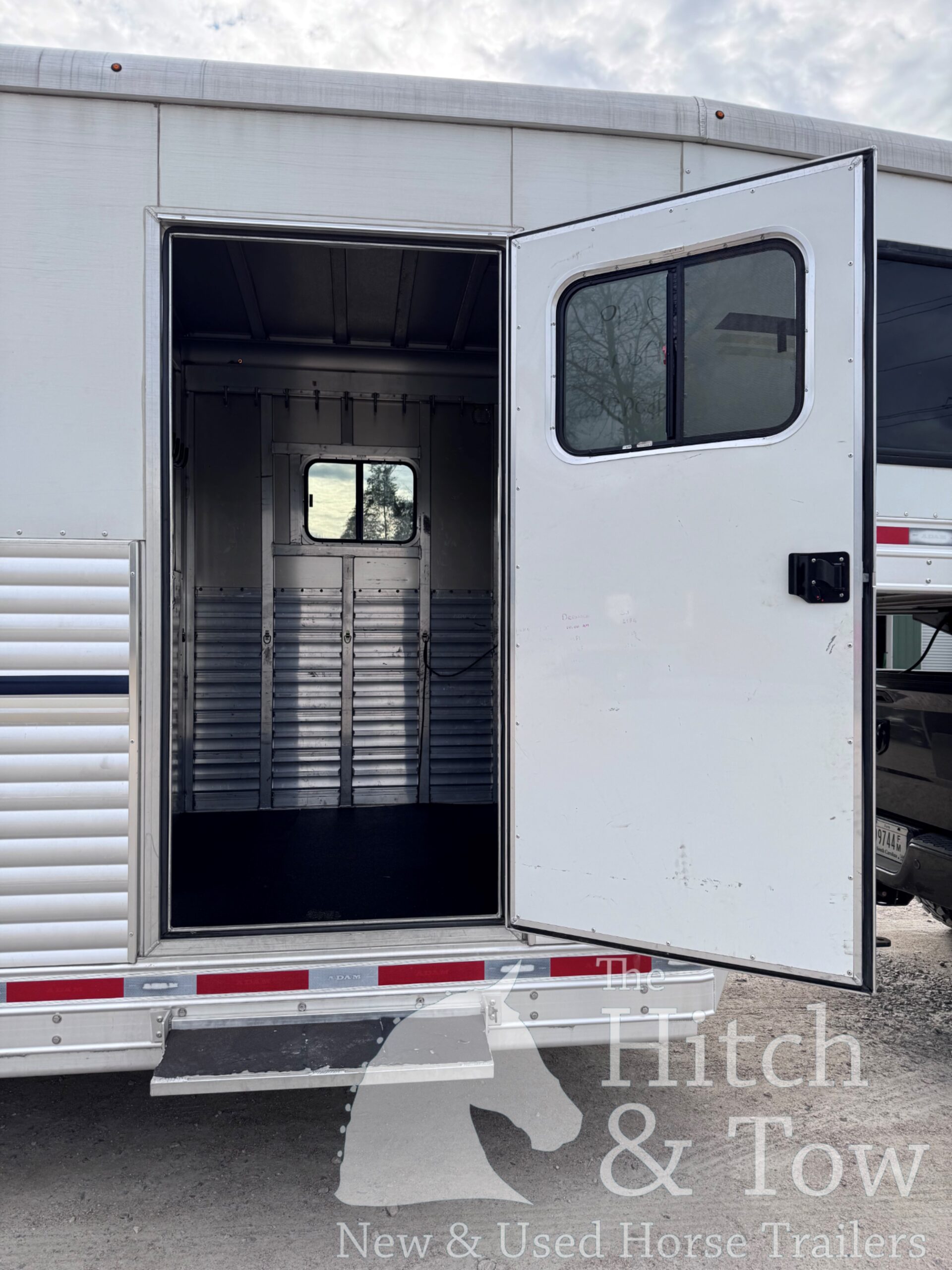 2019 ADAM 6/8 HORSE HEAD TO HEAD W/ AIR RIDE!! $59,900