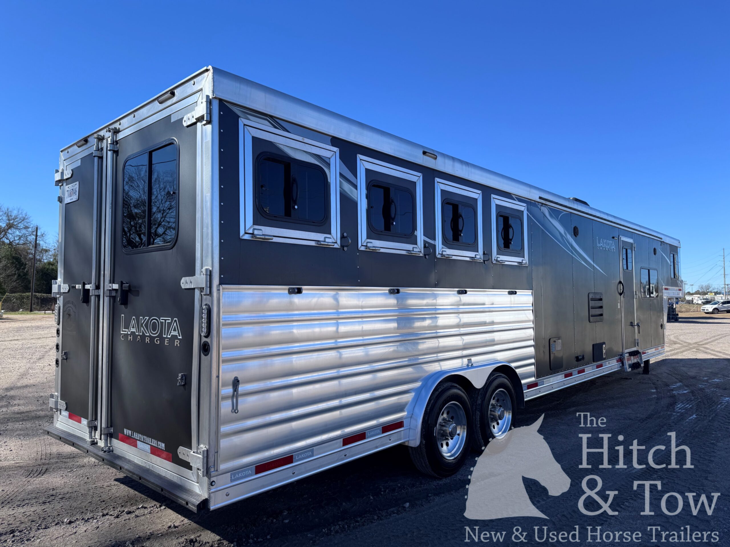2023 LAKOTA CHARGER EDITION 4 HORSE GOOSENECK WITH 16′ LQ & SLIDE OUT! $69,900