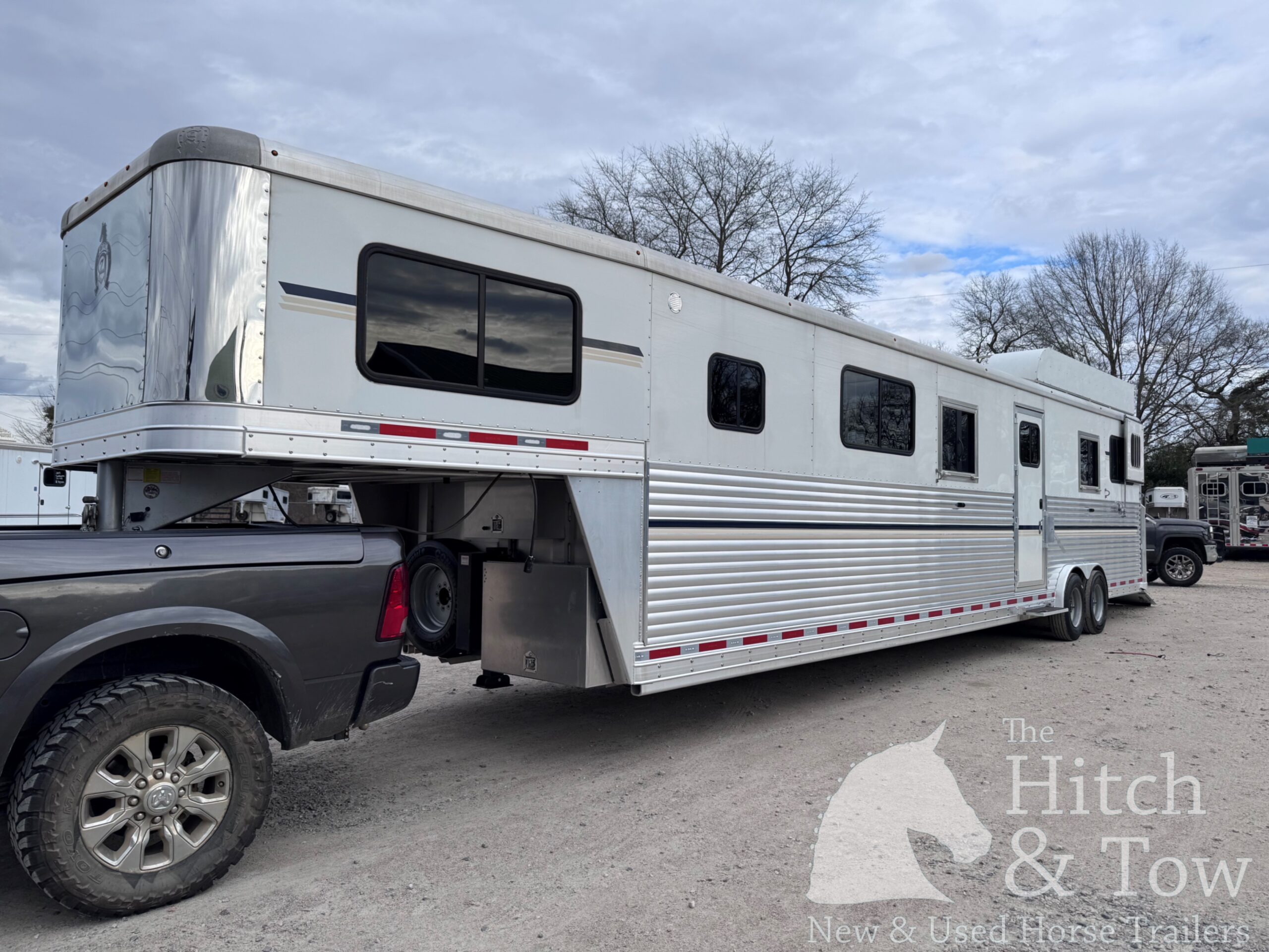 2019 ADAM 6/8 HORSE HEAD TO HEAD W/ AIR RIDE!! $59,900