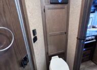 2023 LAKOTA CHARGER EDITION 4 HORSE GOOSENECK WITH 16′ LQ & SLIDE OUT! $69,900