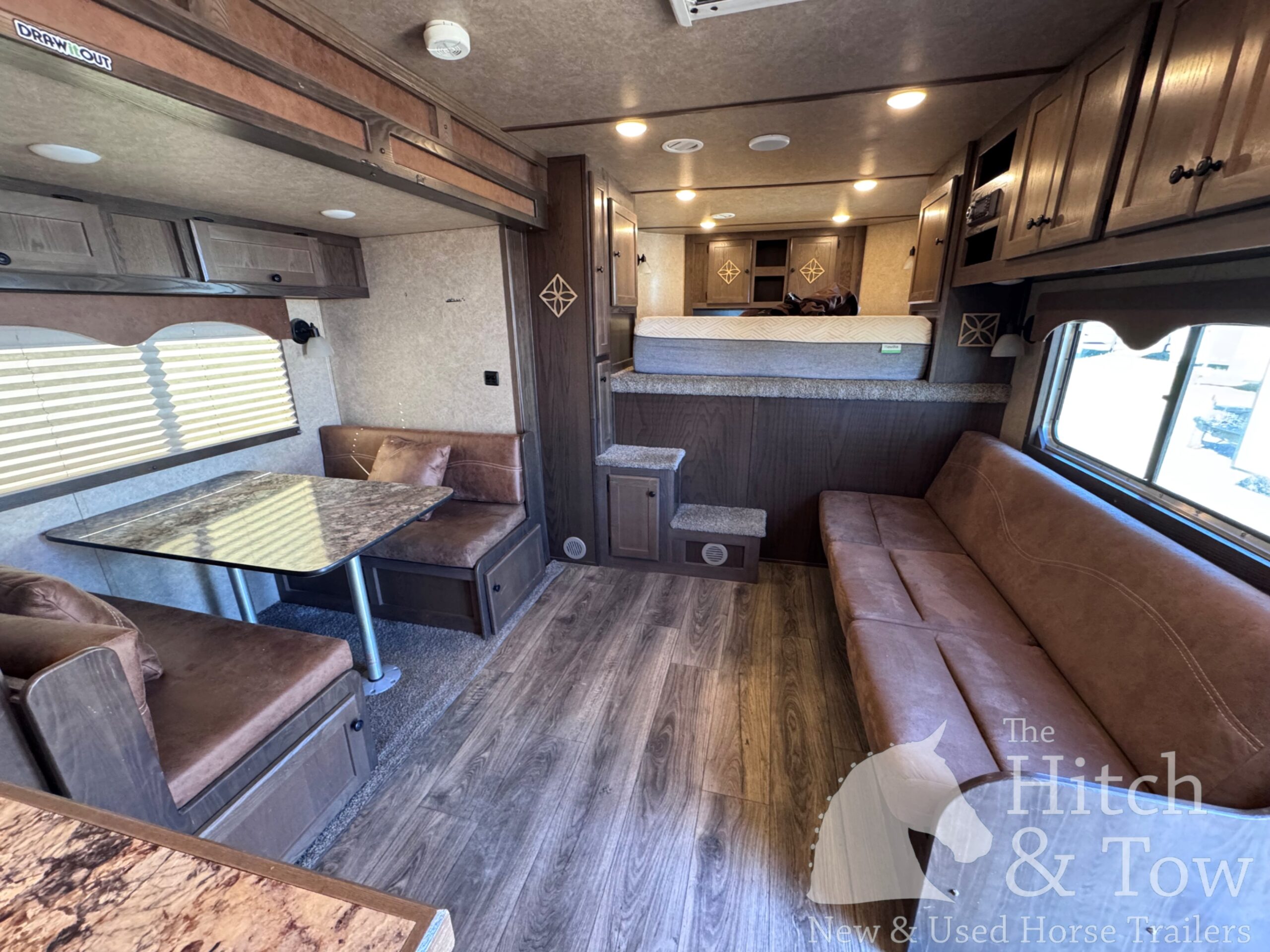 2023 LAKOTA CHARGER EDITION 4 HORSE GOOSENECK WITH 16′ LQ & SLIDE OUT! $69,900