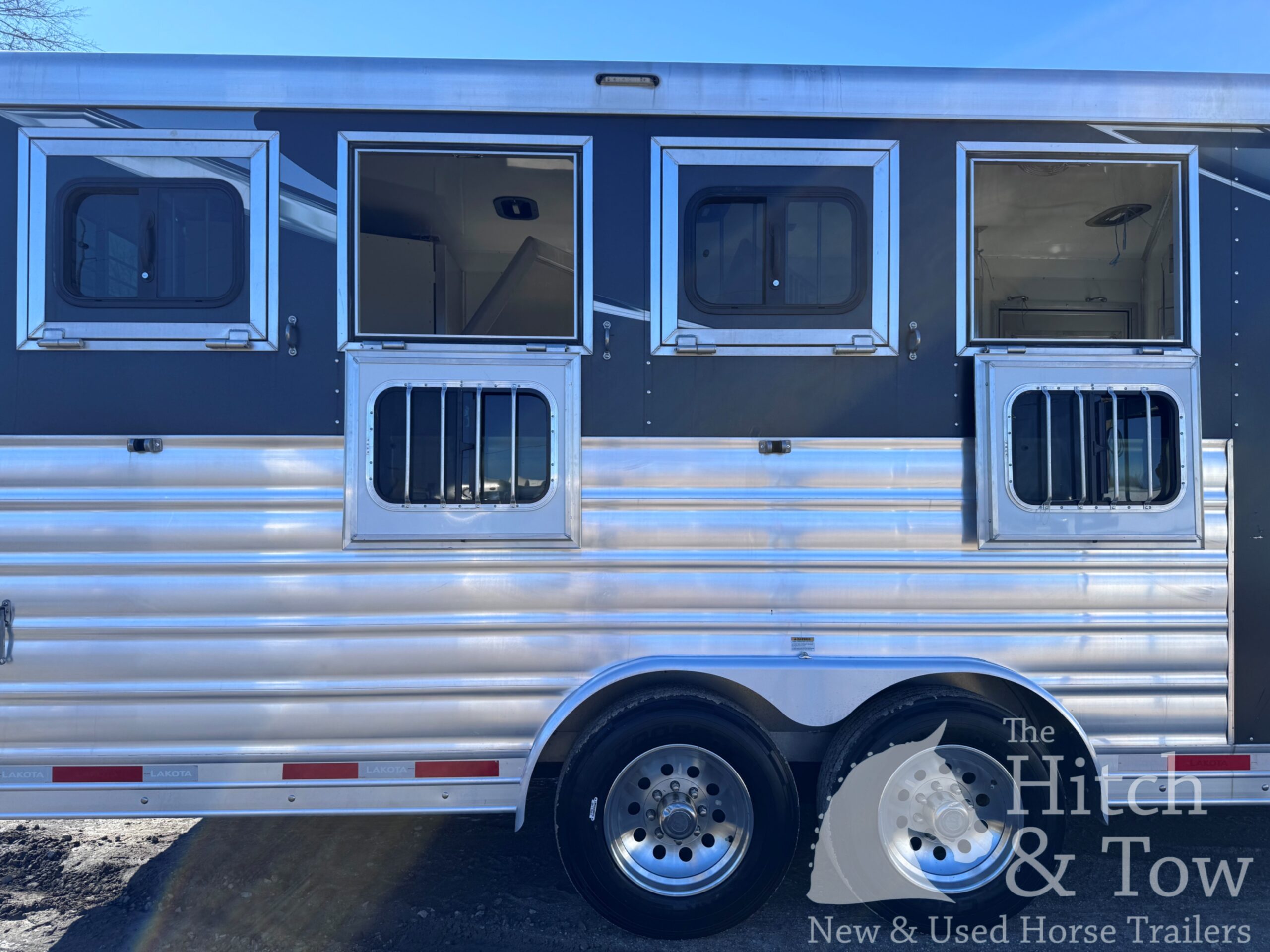 2023 LAKOTA CHARGER EDITION 4 HORSE GOOSENECK WITH 16′ LQ & SLIDE OUT! $69,900