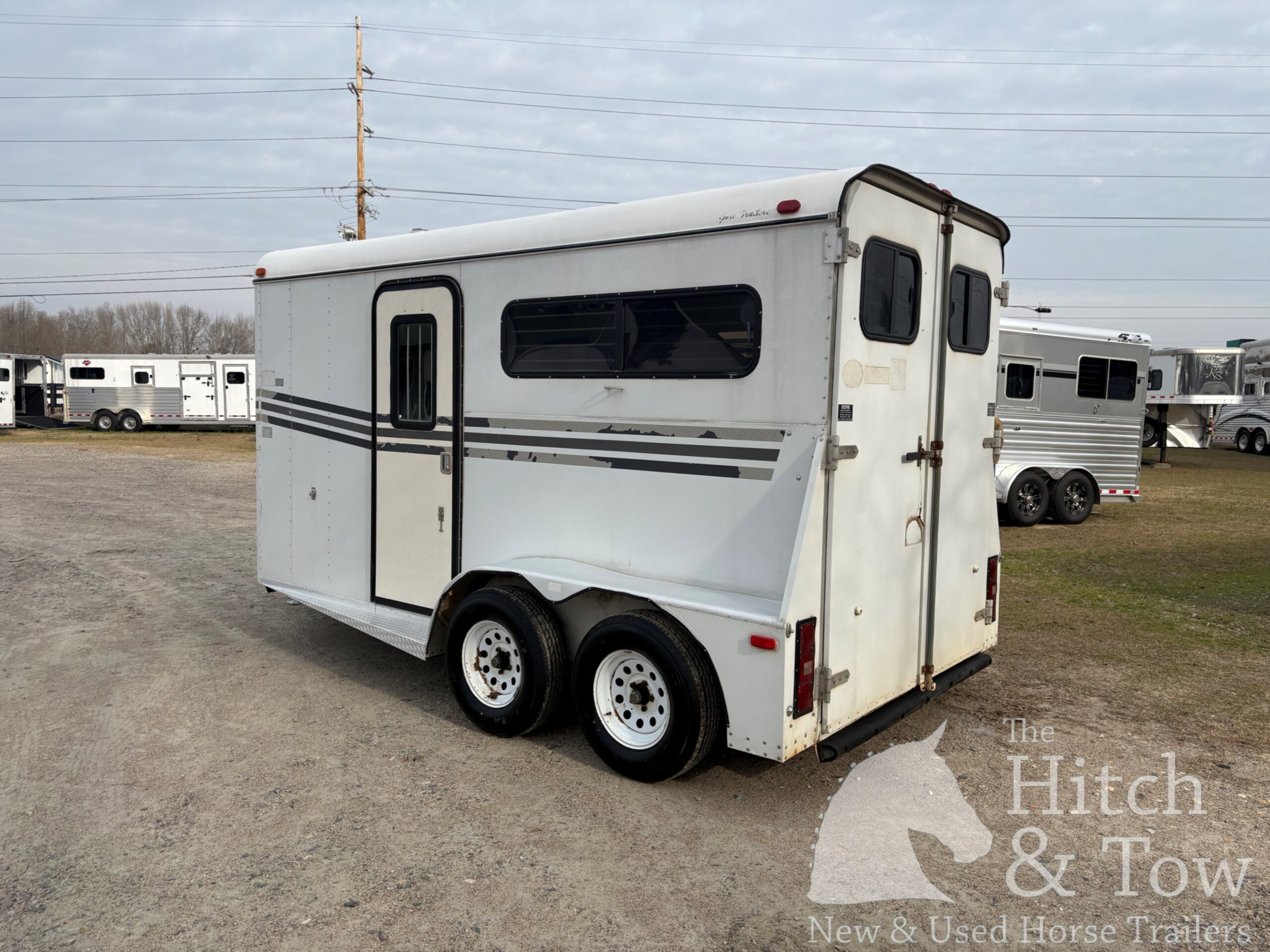 1997 GORE 2 HORSE BUMPER PULL W/ DRESSING ROOM! $6,900