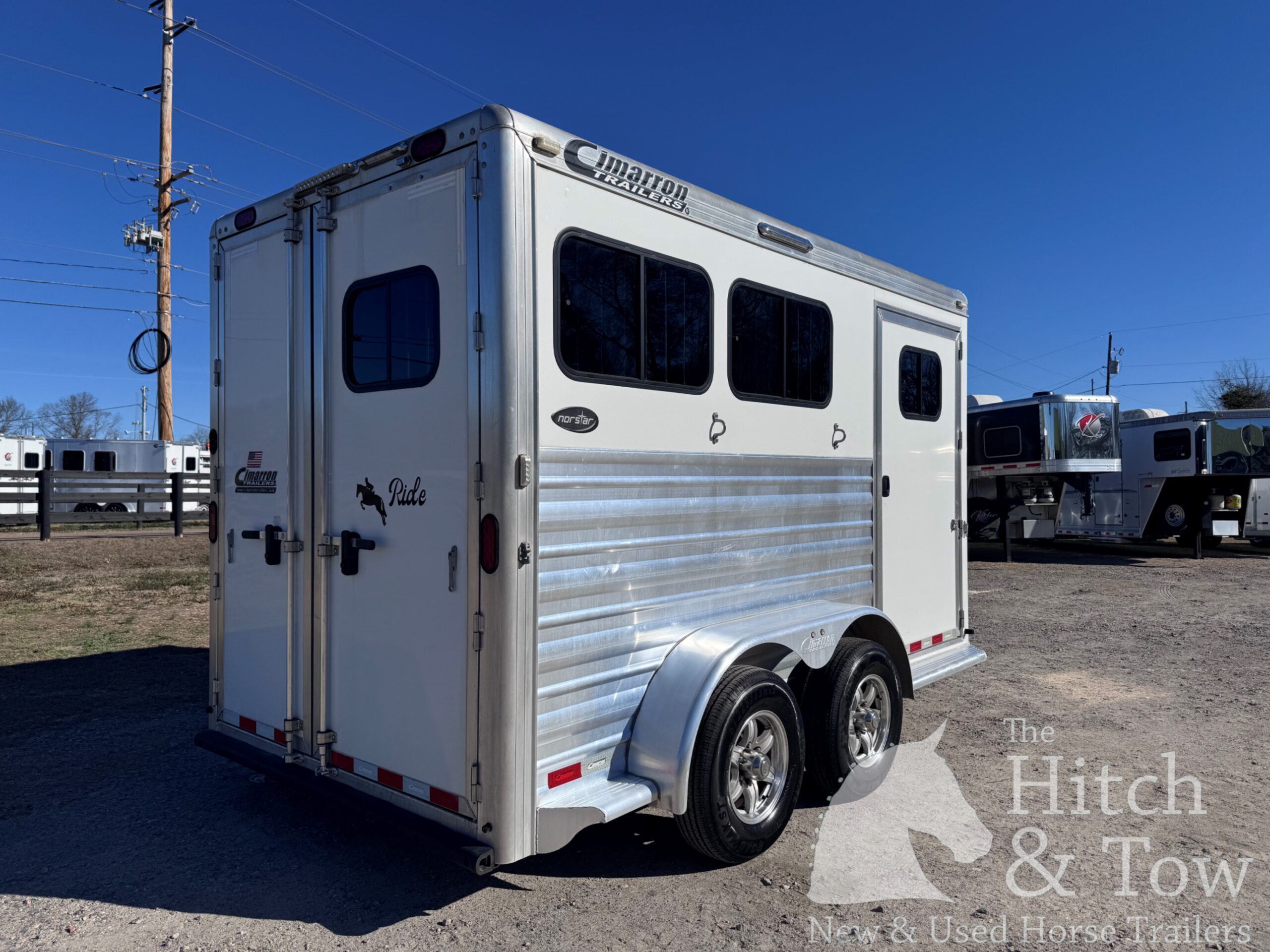 2019 CIMARRON 2 HORSE SLANT BUMPER PULL W/ UPGRADES! $22,500
