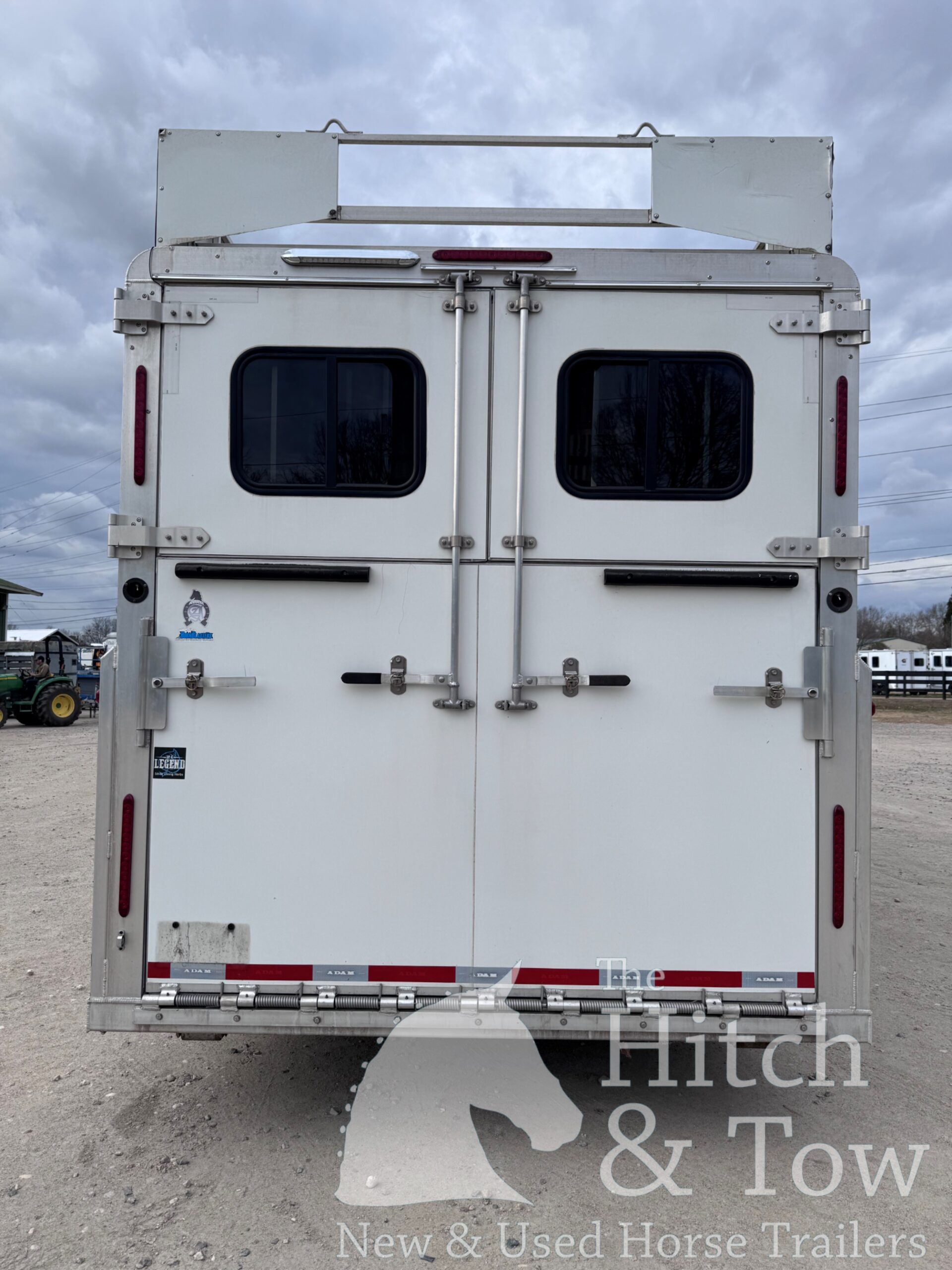 2019 ADAM 6/8 HORSE HEAD TO HEAD W/ AIR RIDE!! $59,900