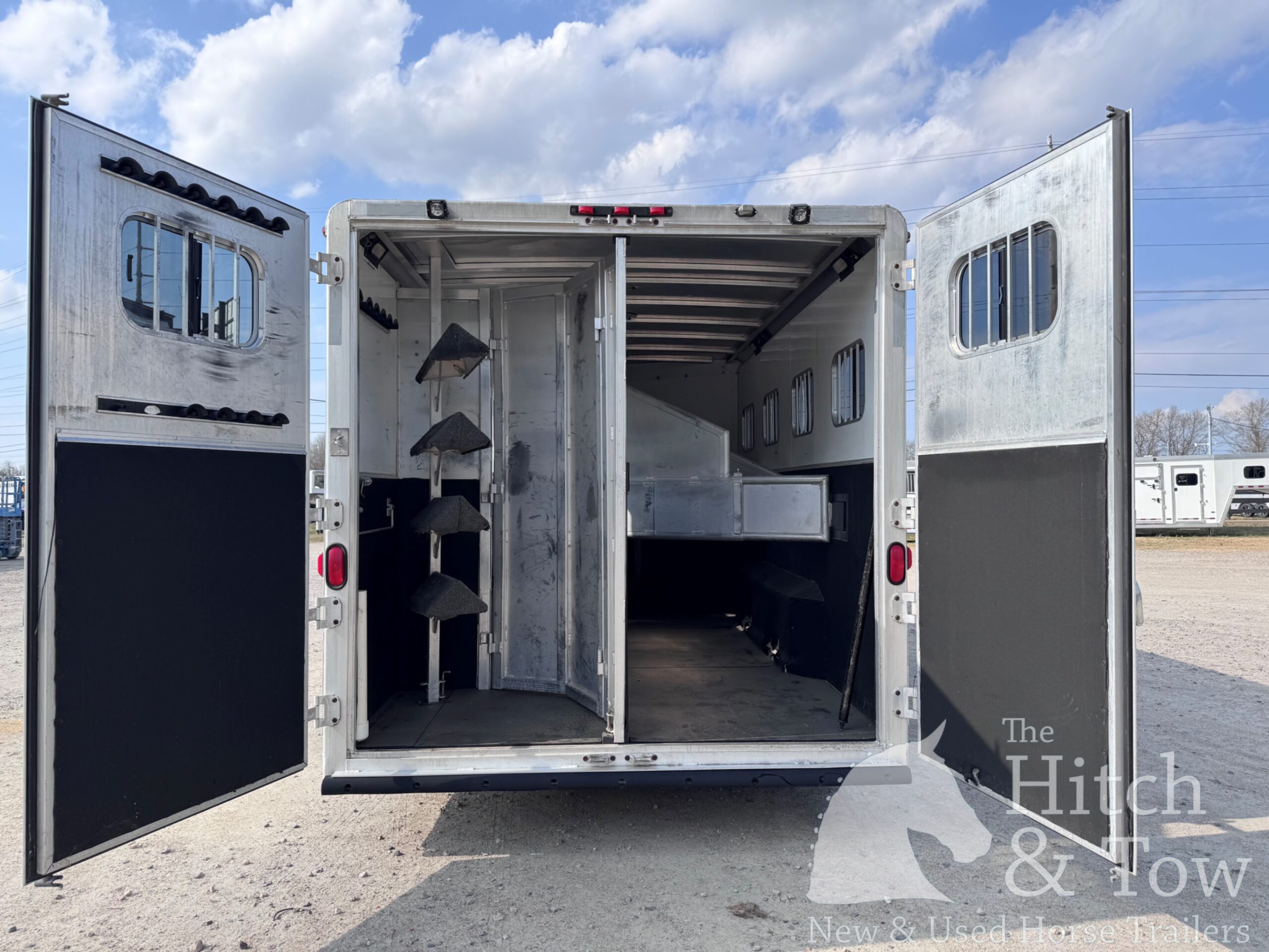 2005 EXISS 4 HORSE SLANT GOOSENECK HORSE TRAILER $17,000