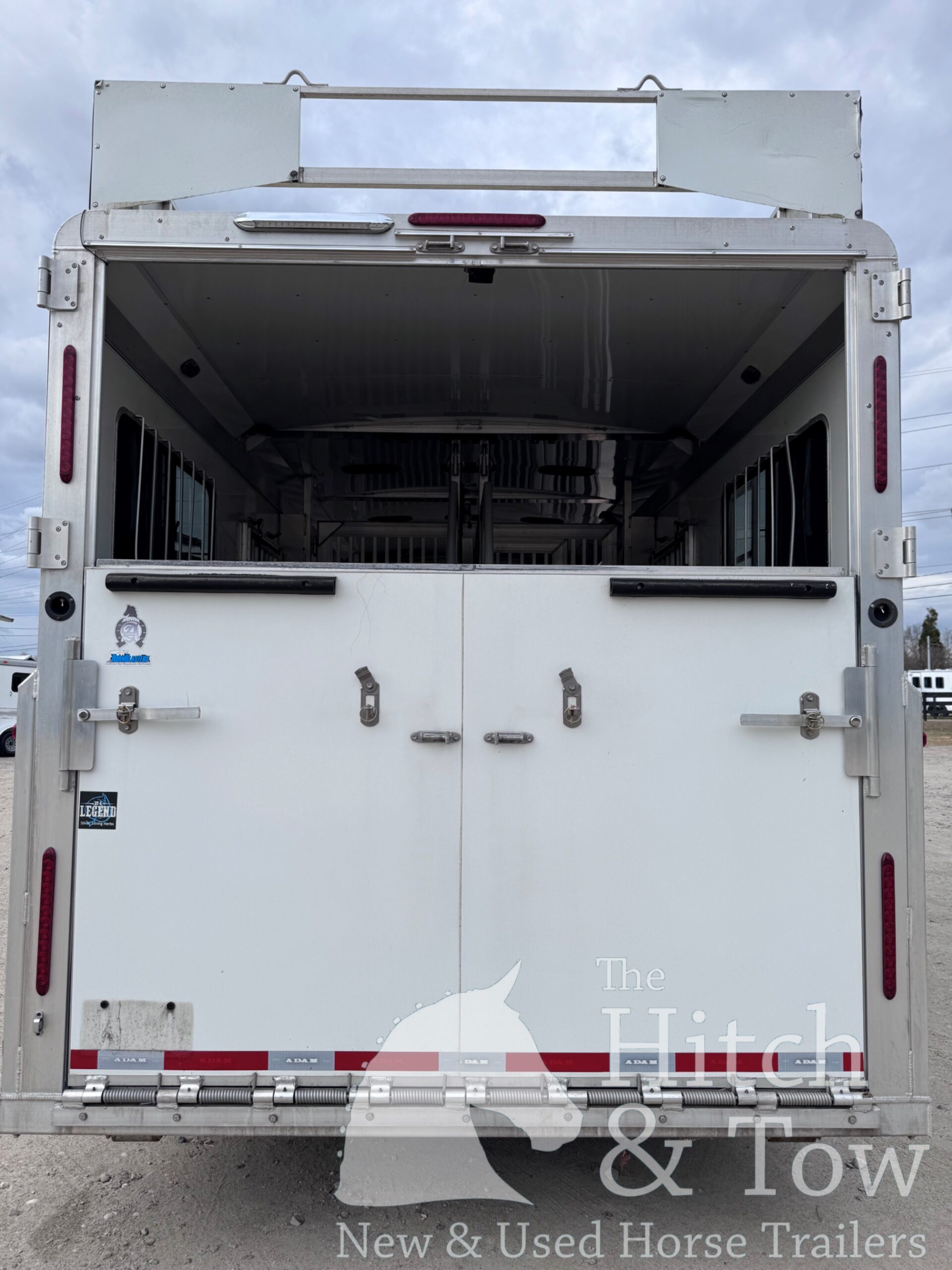 2019 ADAM 6/8 HORSE HEAD TO HEAD W/ AIR RIDE!! $59,900